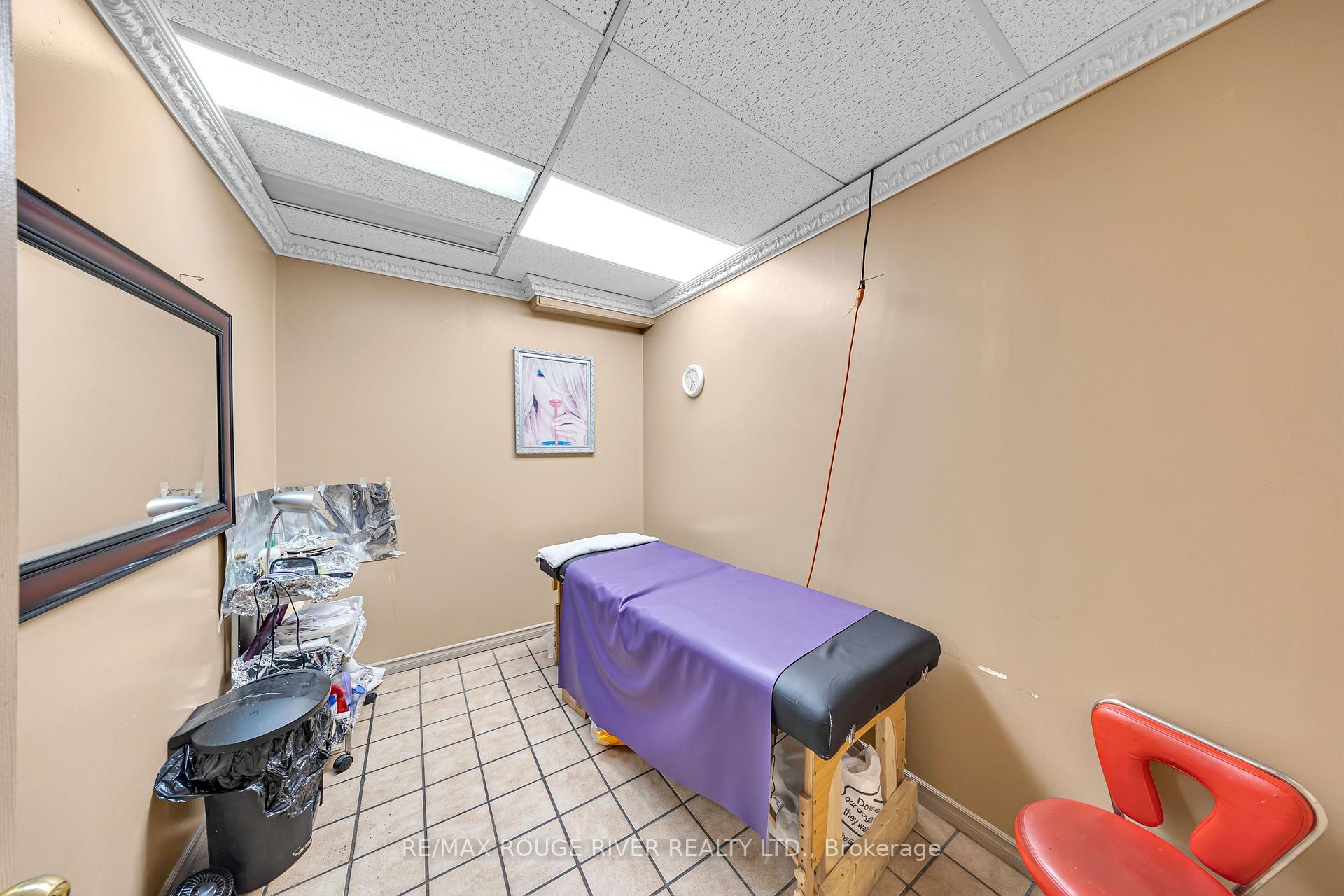 Photo 12 of 2282 Islington Avenue, Etobicoke, Rexdale-Kipling — HOMEH