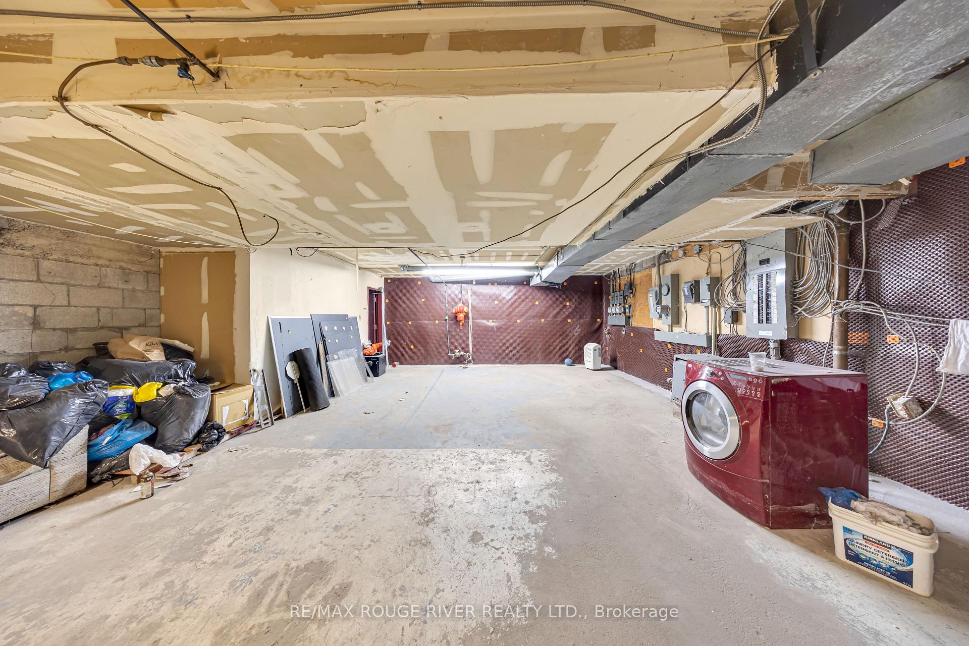 Photo 15 of 2282 Islington Avenue, Etobicoke, Rexdale-Kipling — HOMEH