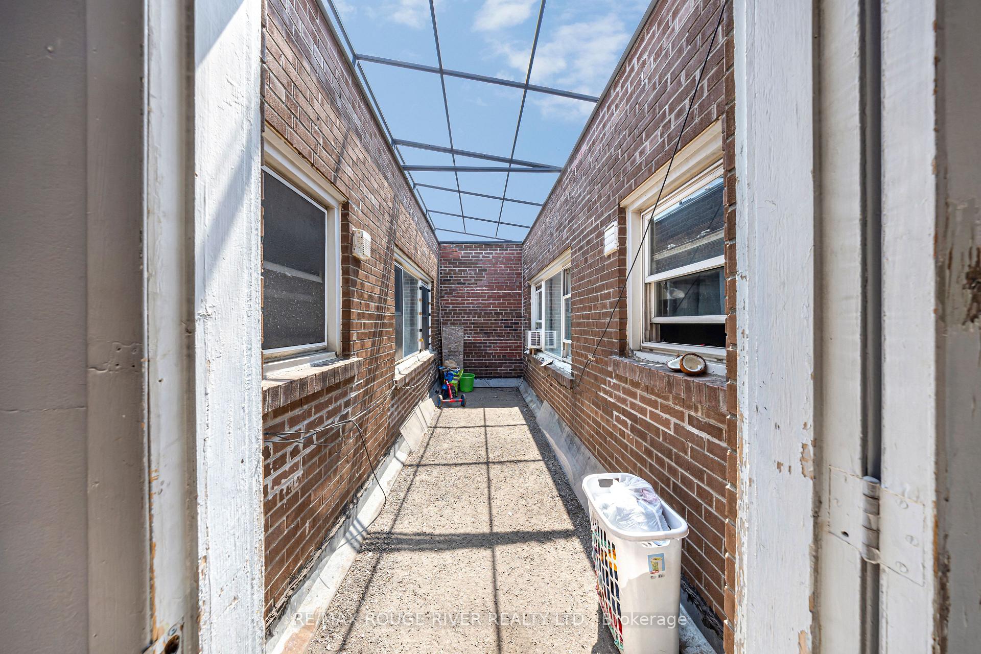 Photo 27 of 2282 Islington Avenue, Etobicoke, Rexdale-Kipling — HOMEH