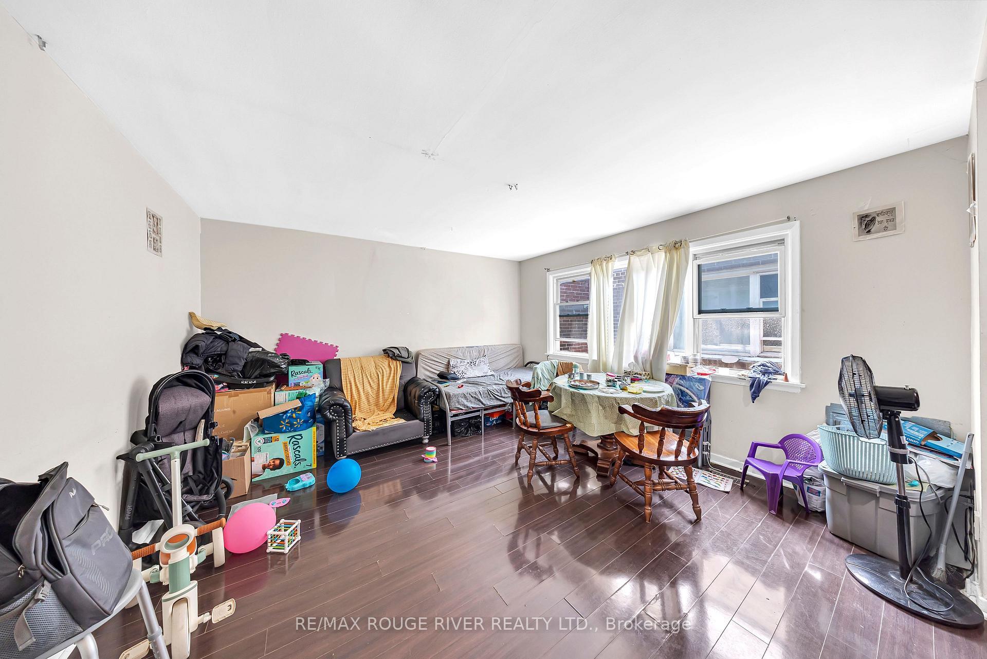 Photo 31 of 2282 Islington Avenue, Etobicoke, Rexdale-Kipling — HOMEH