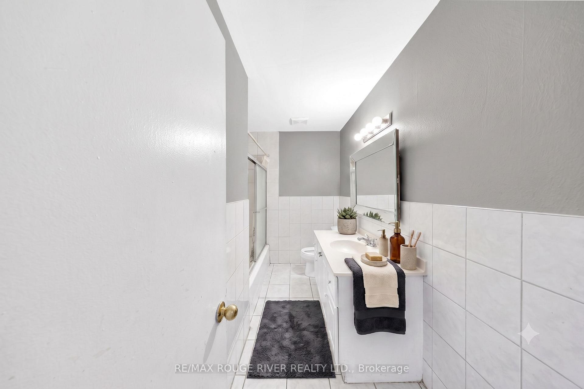 Photo 38 of 2282 Islington Avenue, Etobicoke, Rexdale-Kipling — HOMEH