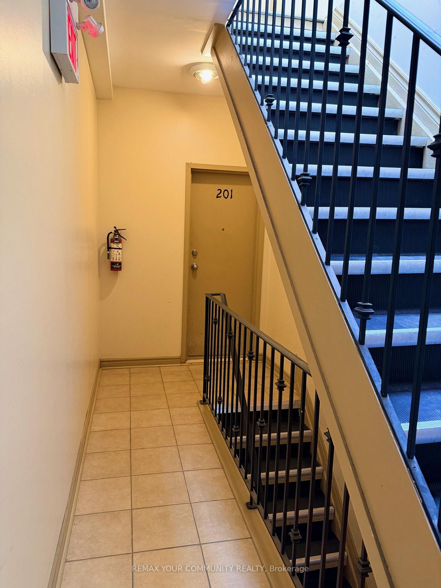 Photo 5 of 802 Bloor Street W, Toronto, Dovercourt-Wallace Emerson-Junction — HOMEH