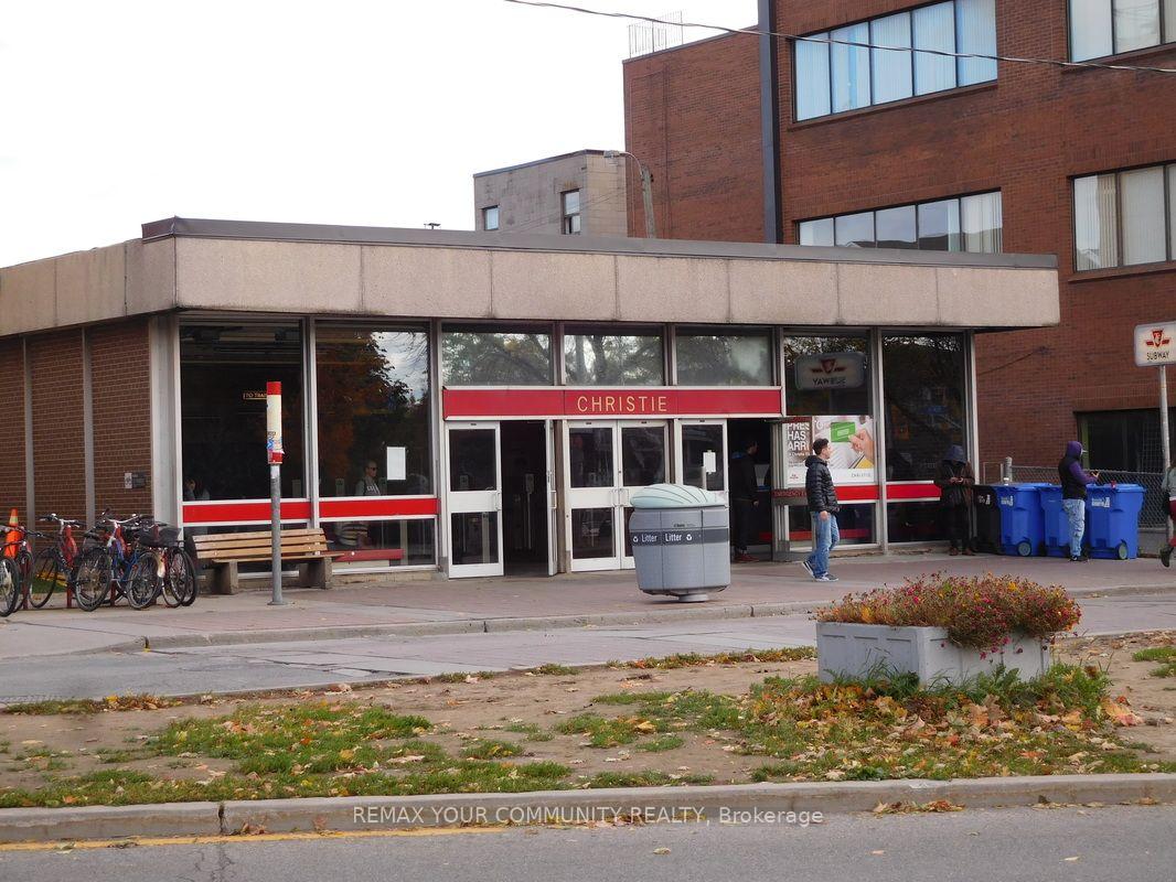 Photo 23 of 802 Bloor Street W, Toronto, Dovercourt-Wallace Emerson-Junction — HOMEH