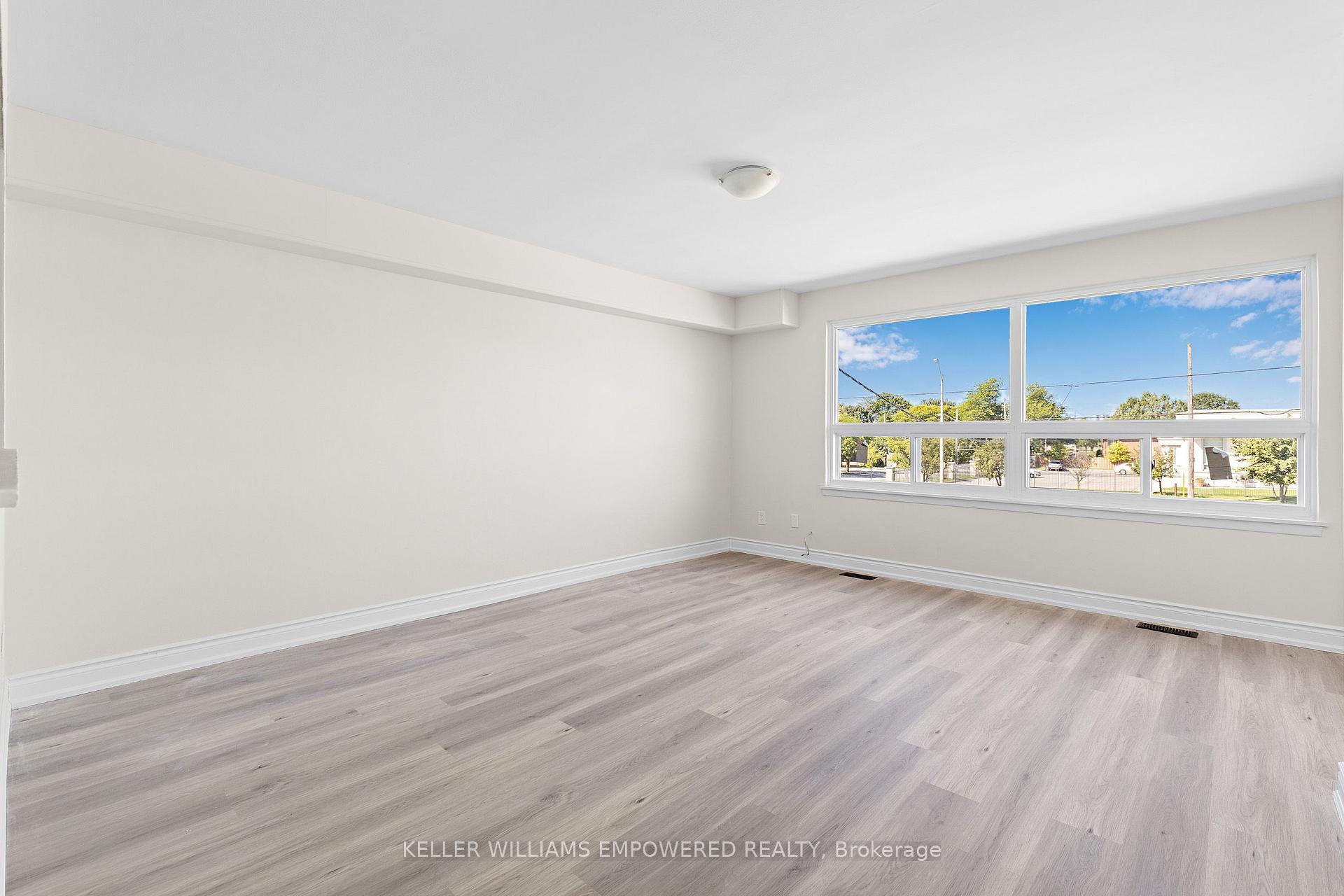 Photo 3 of 3019 Islington Avenue, North York, Humber Summit — HOMEH