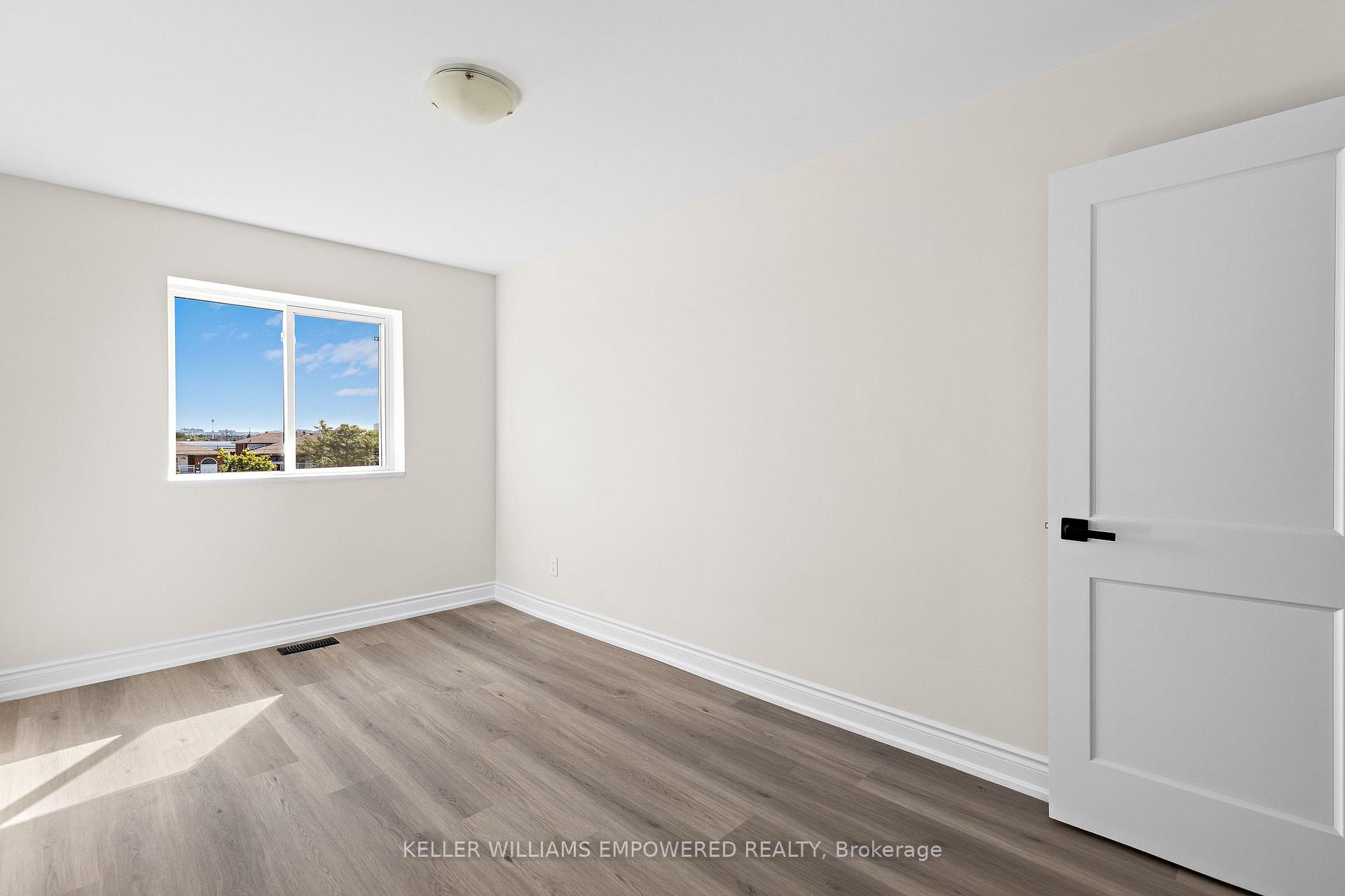 Photo 18 of 3019 Islington Avenue, North York, Humber Summit — HOMEH