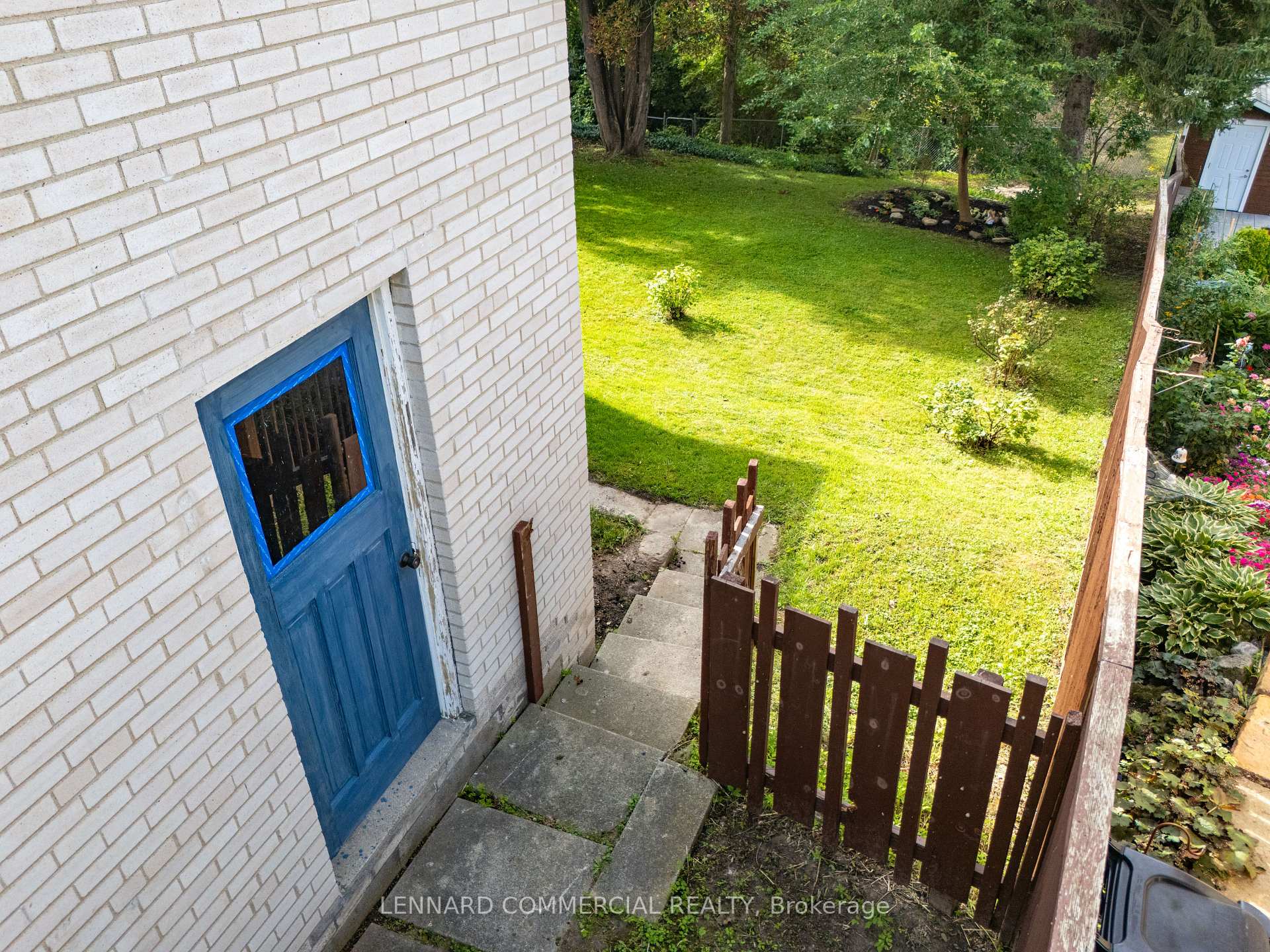 Photo 2 of 149 Verobeach Boulevard, North York, Humbermede — HOMEH