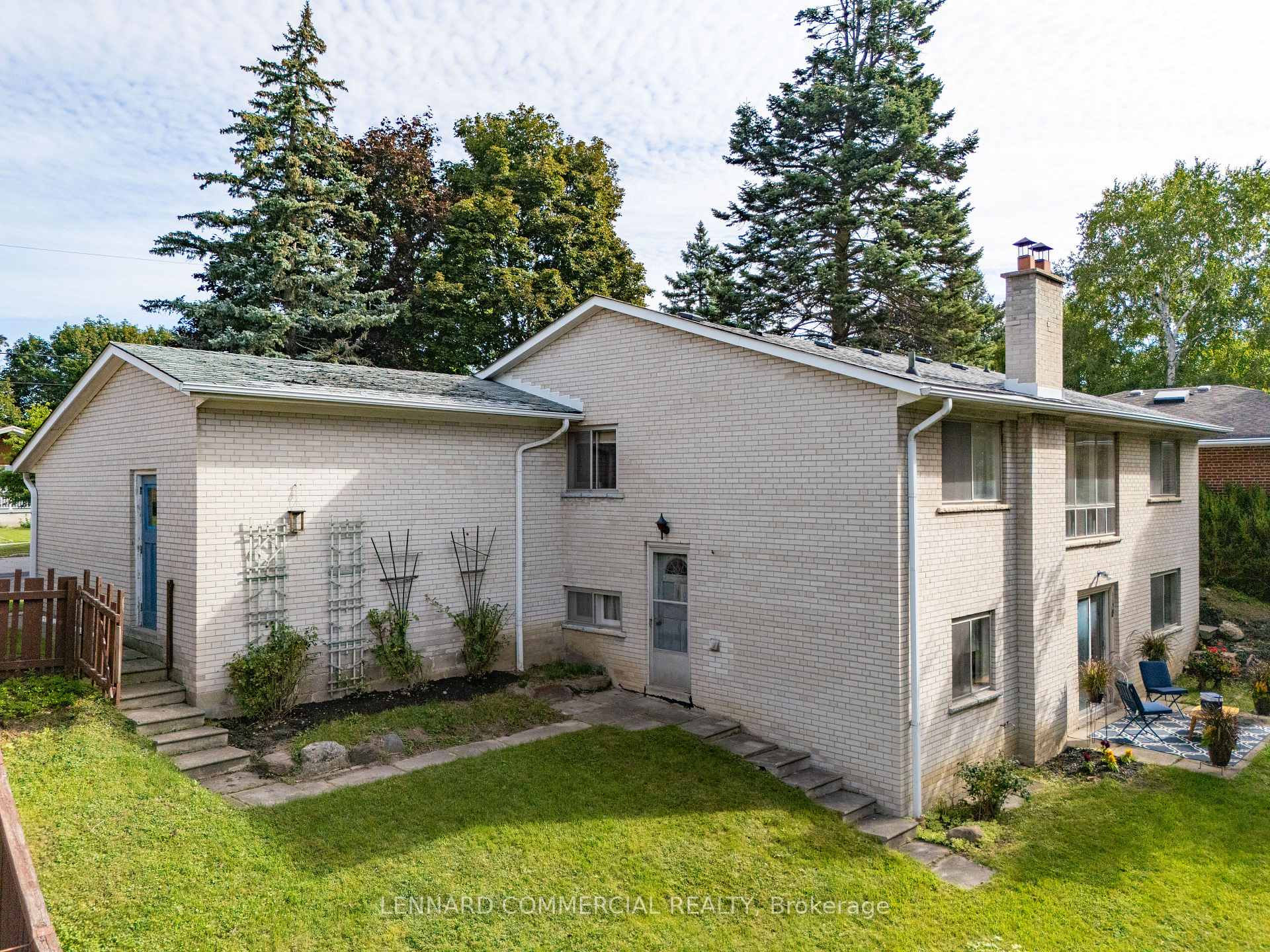 Photo 3 of 149 Verobeach Boulevard, North York, Humbermede — HOMEH