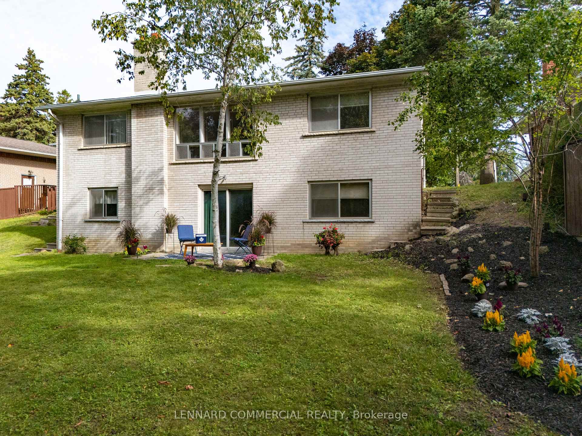 Photo 4 of 149 Verobeach Boulevard, North York, Humbermede — HOMEH