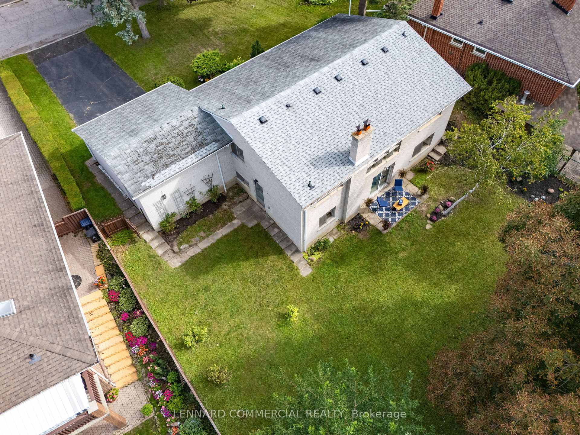 Photo 6 of 149 Verobeach Boulevard, North York, Humbermede — HOMEH