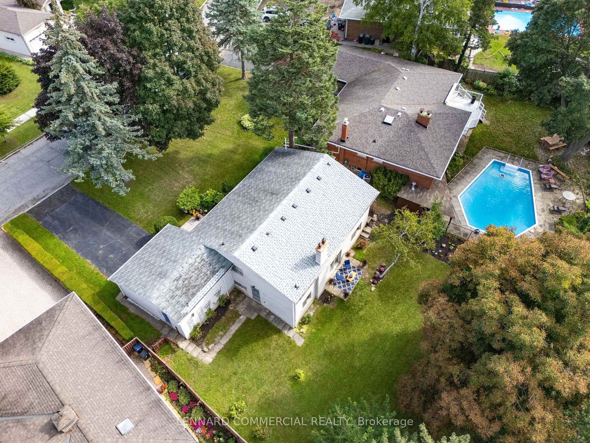 Photo 8 of 149 Verobeach Boulevard, North York, Humbermede — HOMEH