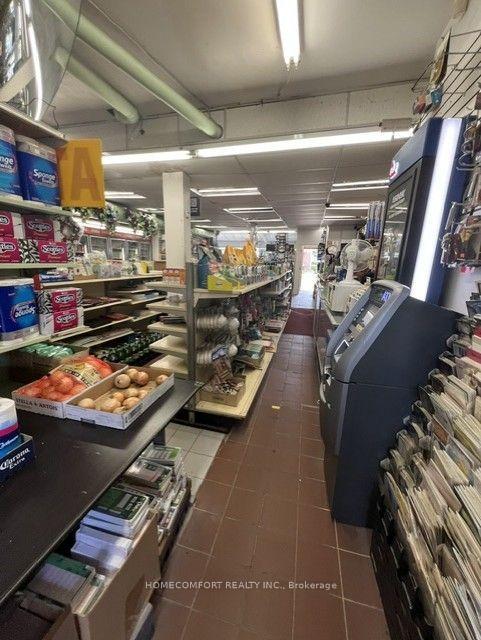 Photo 3 of 237 Park Lawn Road, Etobicoke, Stonegate-Queensway — HOMEH