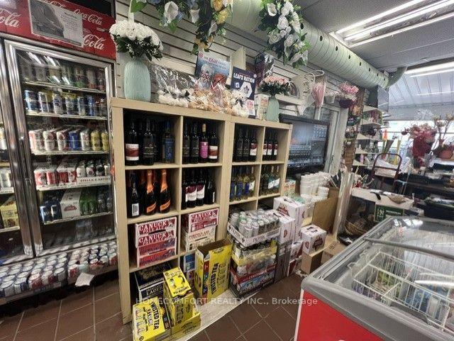 Photo 5 of 237 Park Lawn Road, Etobicoke, Stonegate-Queensway — HOMEH