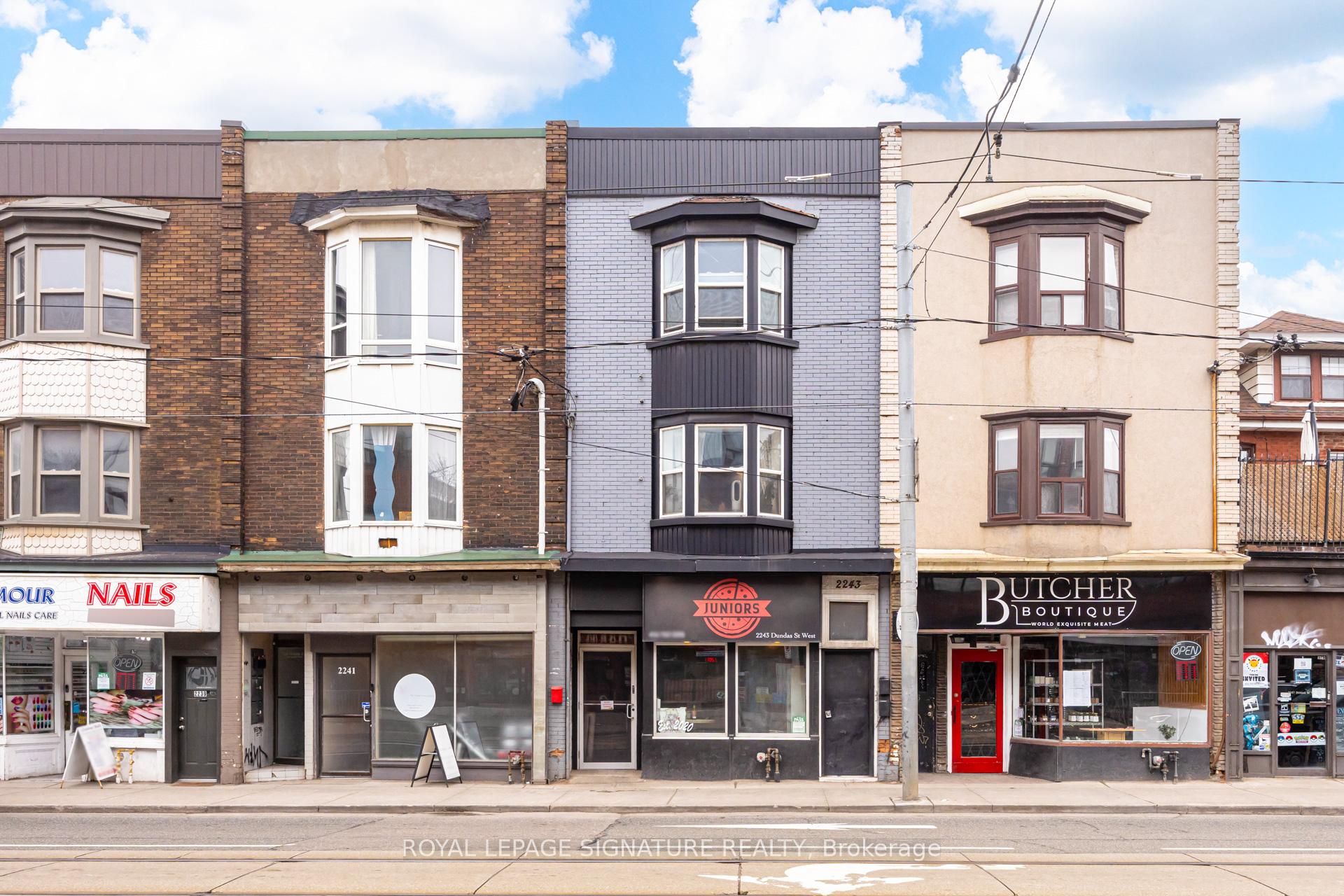 Front of 2243 Dundas Street W