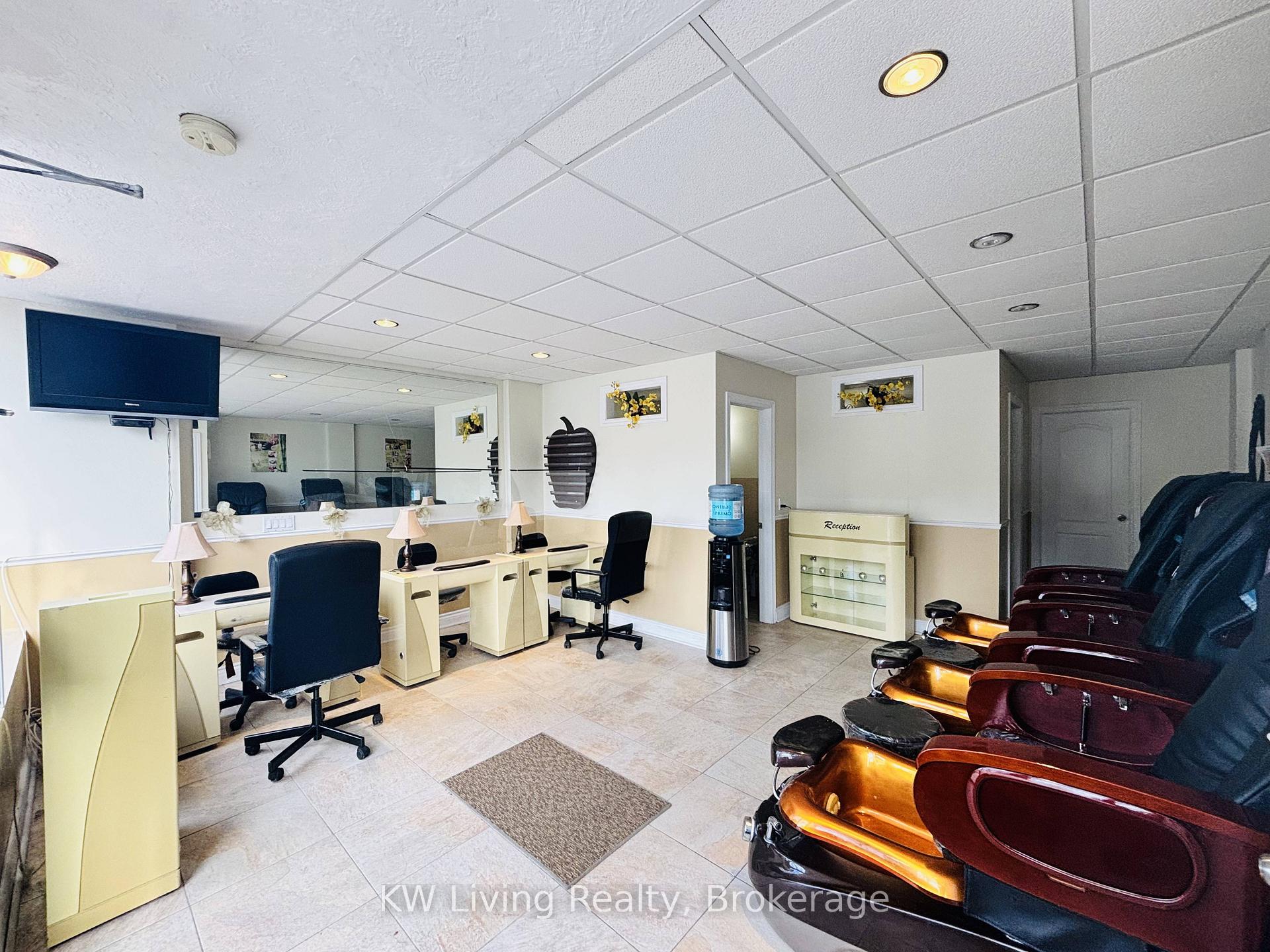 Photo 7 of 3339 Lake Shore Boulevard W, Etobicoke, Long Branch — HOMEH