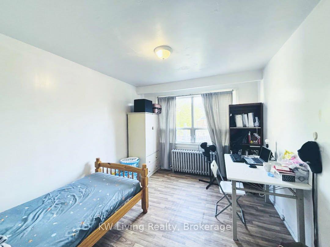 Photo 14 of 3339 Lake Shore Boulevard W, Etobicoke, Long Branch — HOMEH