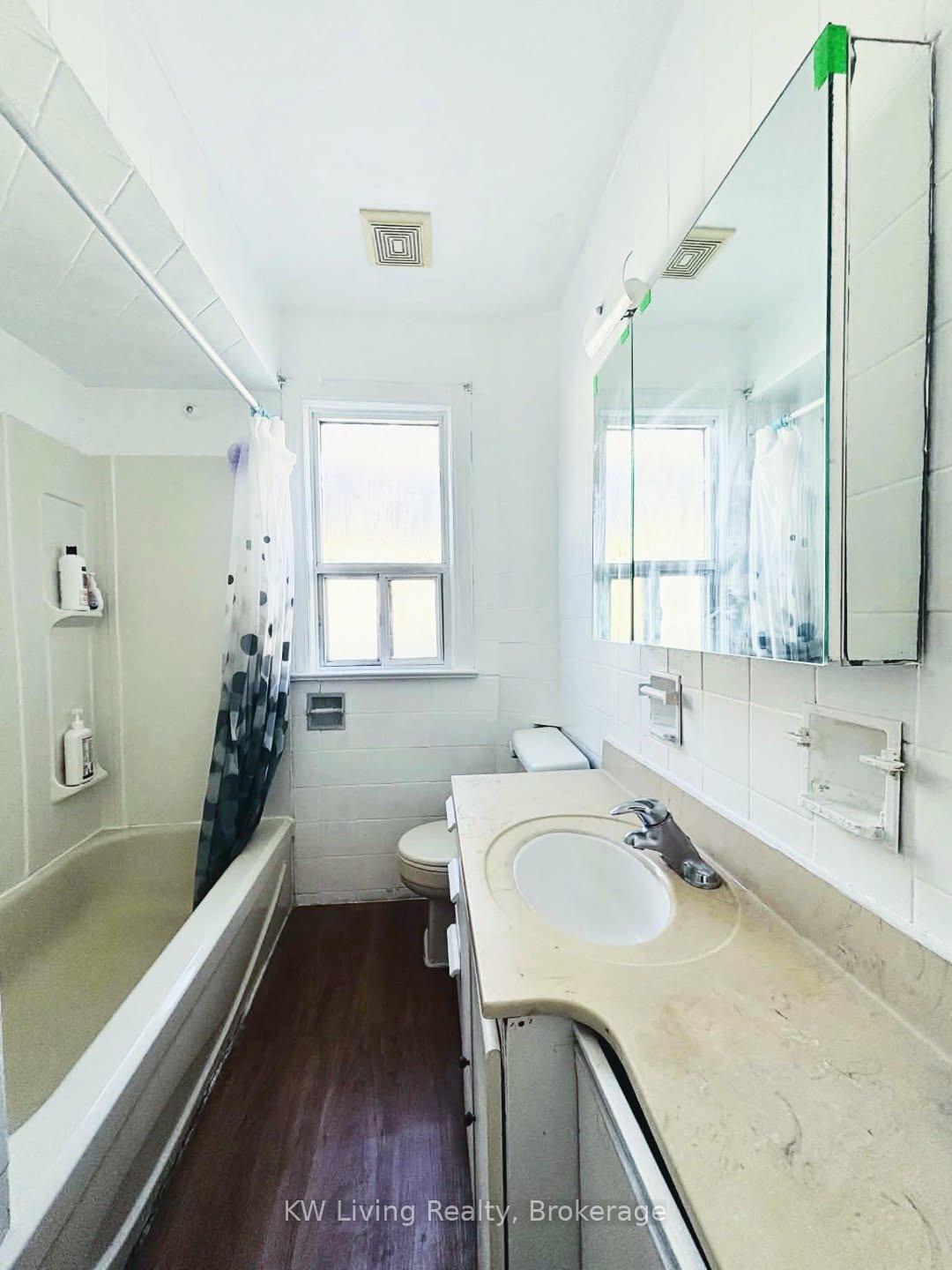 Photo 23 of 3339 Lake Shore Boulevard W, Etobicoke, Long Branch — HOMEH