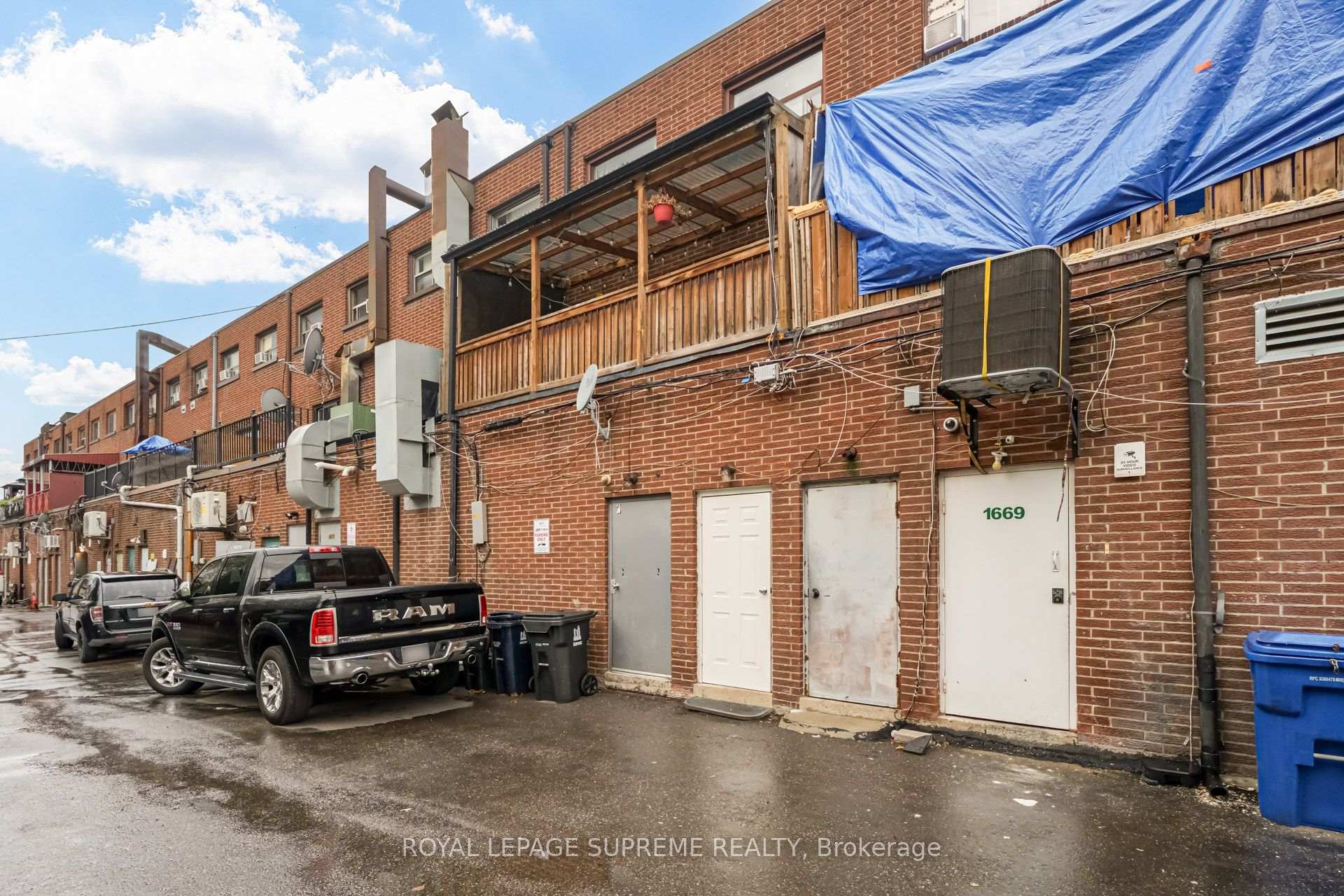 Photo 11 of 1671 St Clair Avenue W, Toronto, Weston-Pellam Park — HOMEH