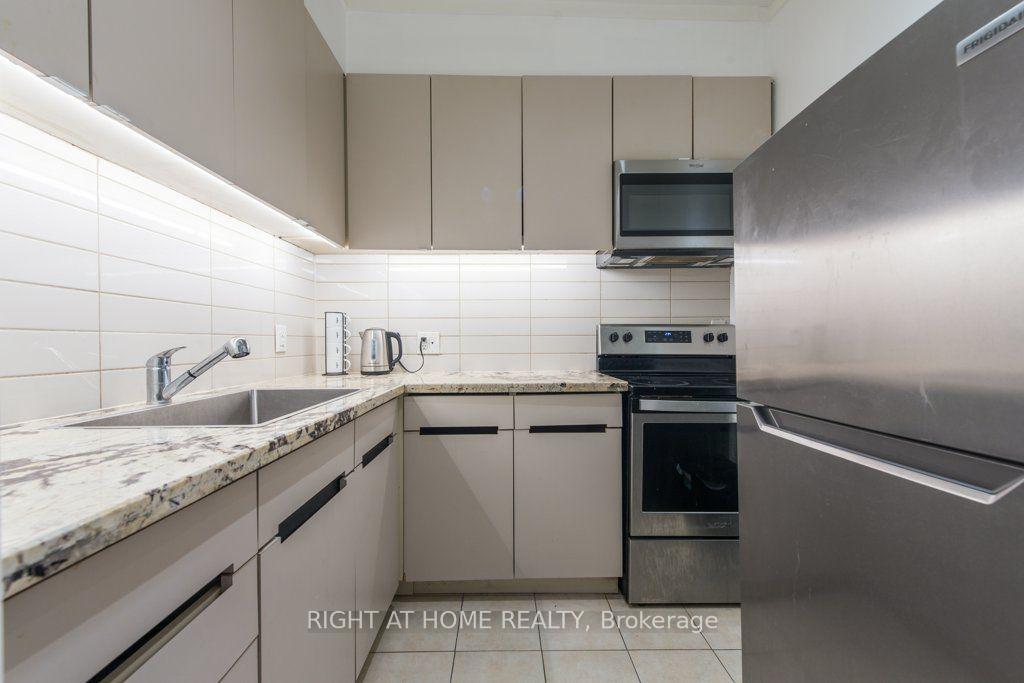 Photo 8 of 812 Bloor Street W, Toronto, Dovercourt-Wallace Emerson-Junction — HOMEH