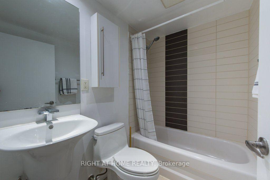Photo 11 of 812 Bloor Street W, Toronto, Dovercourt-Wallace Emerson-Junction — HOMEH