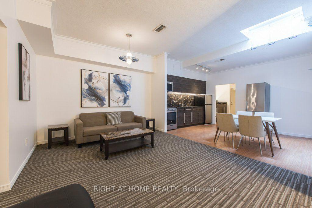 Photo 16 of 812 Bloor Street W, Toronto, Dovercourt-Wallace Emerson-Junction — HOMEH