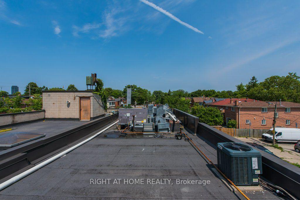 Photo 32 of 812 Bloor Street W, Toronto, Dovercourt-Wallace Emerson-Junction — HOMEH