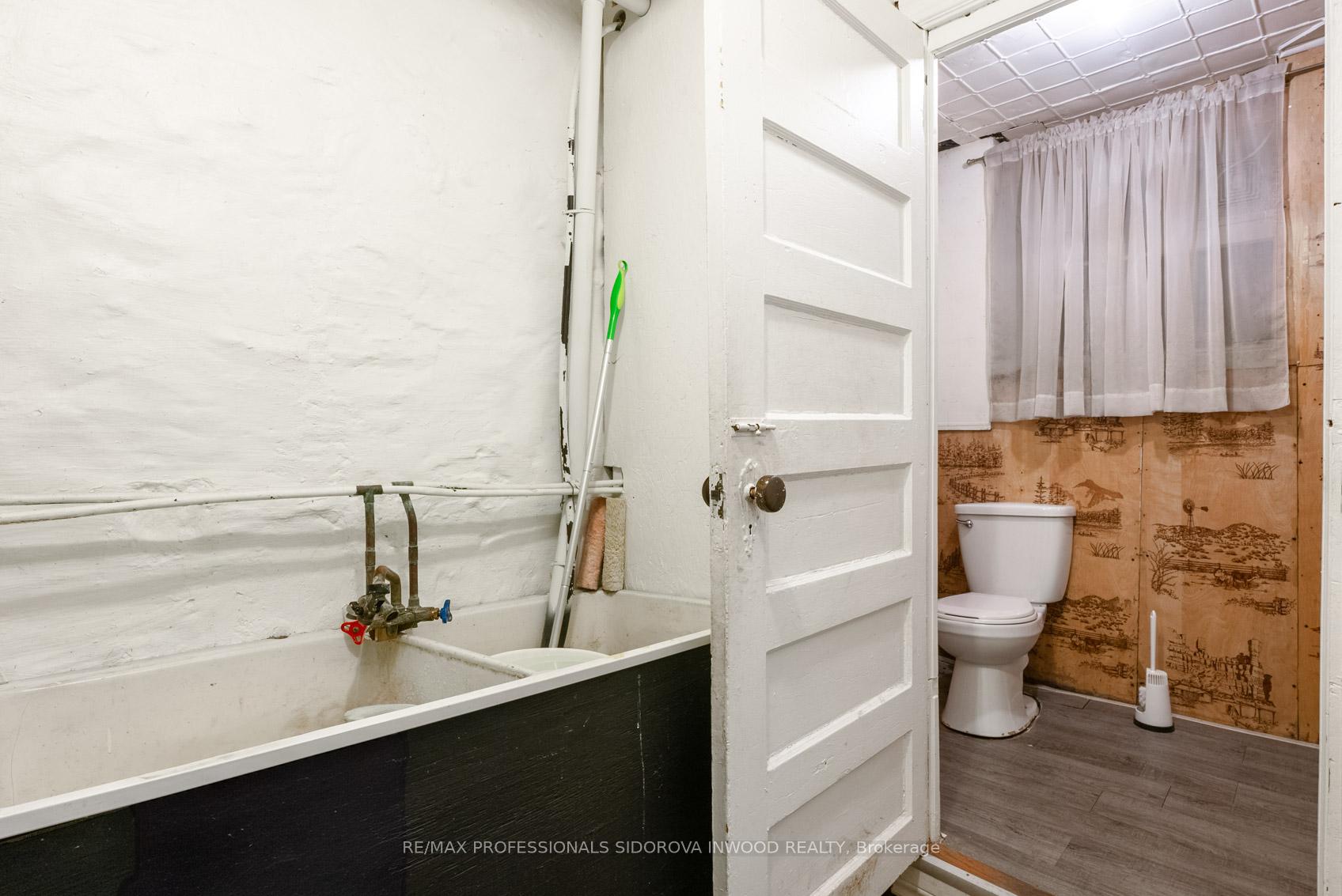 Photo 16 of 1665 Bloor Street W, Toronto, High Park-Swansea — HOMEH