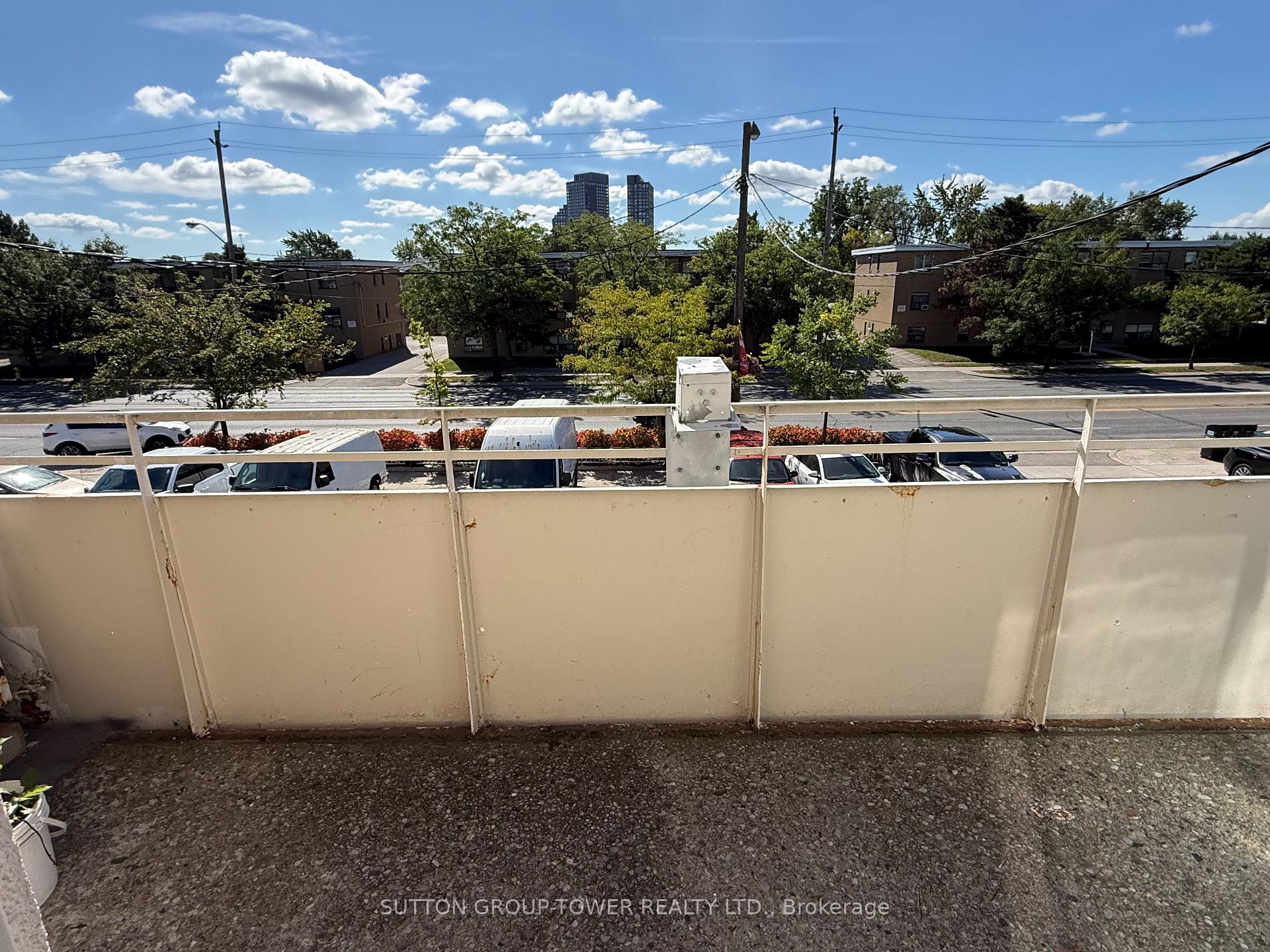 Photo 17 of 684 Wilson Avenue, North York, Downsview-Roding-CFB — HOMEH