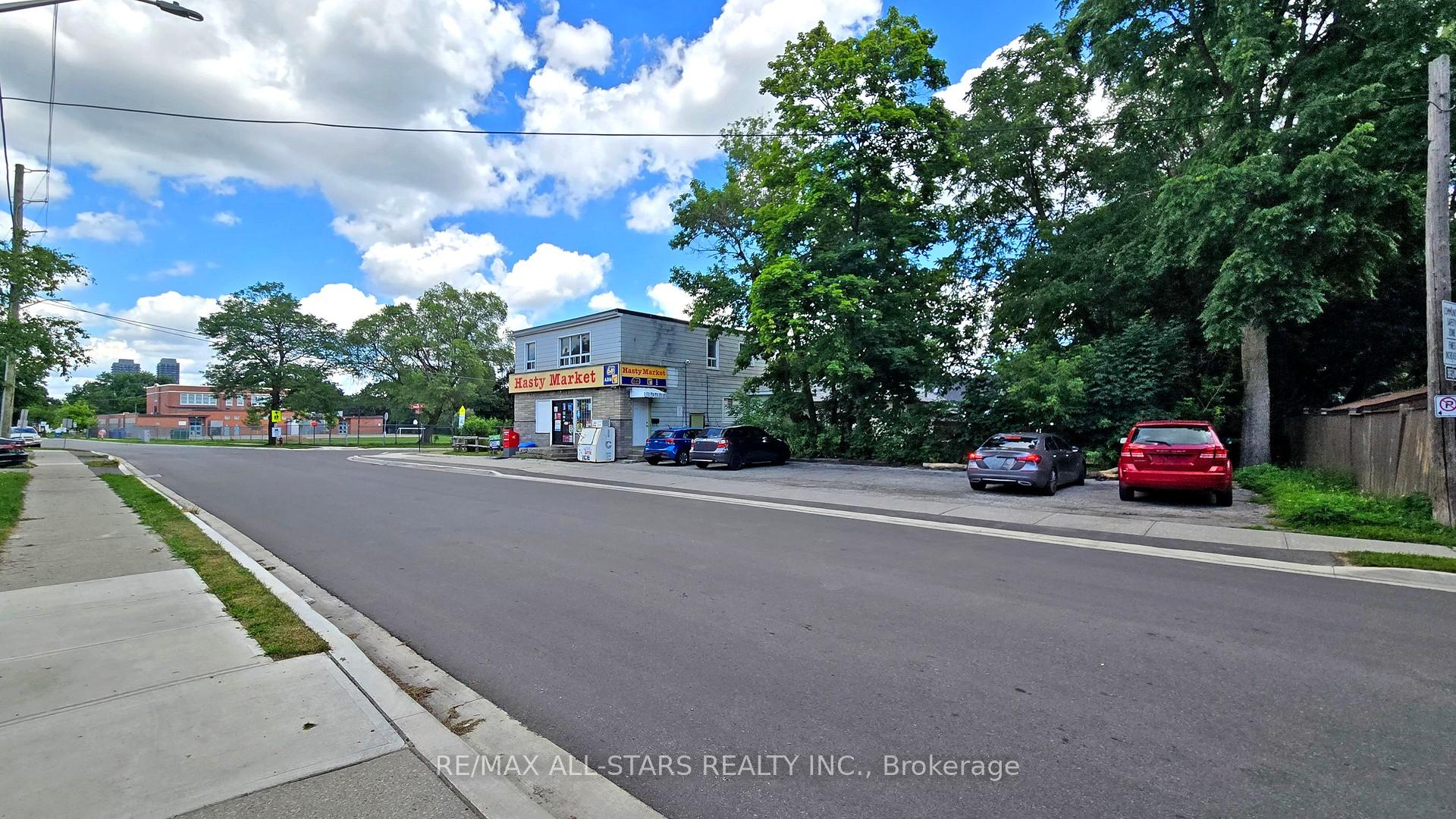 Photo 2 of 88 Elliott Street, Brampton, Downtown Brampton — HOMEH