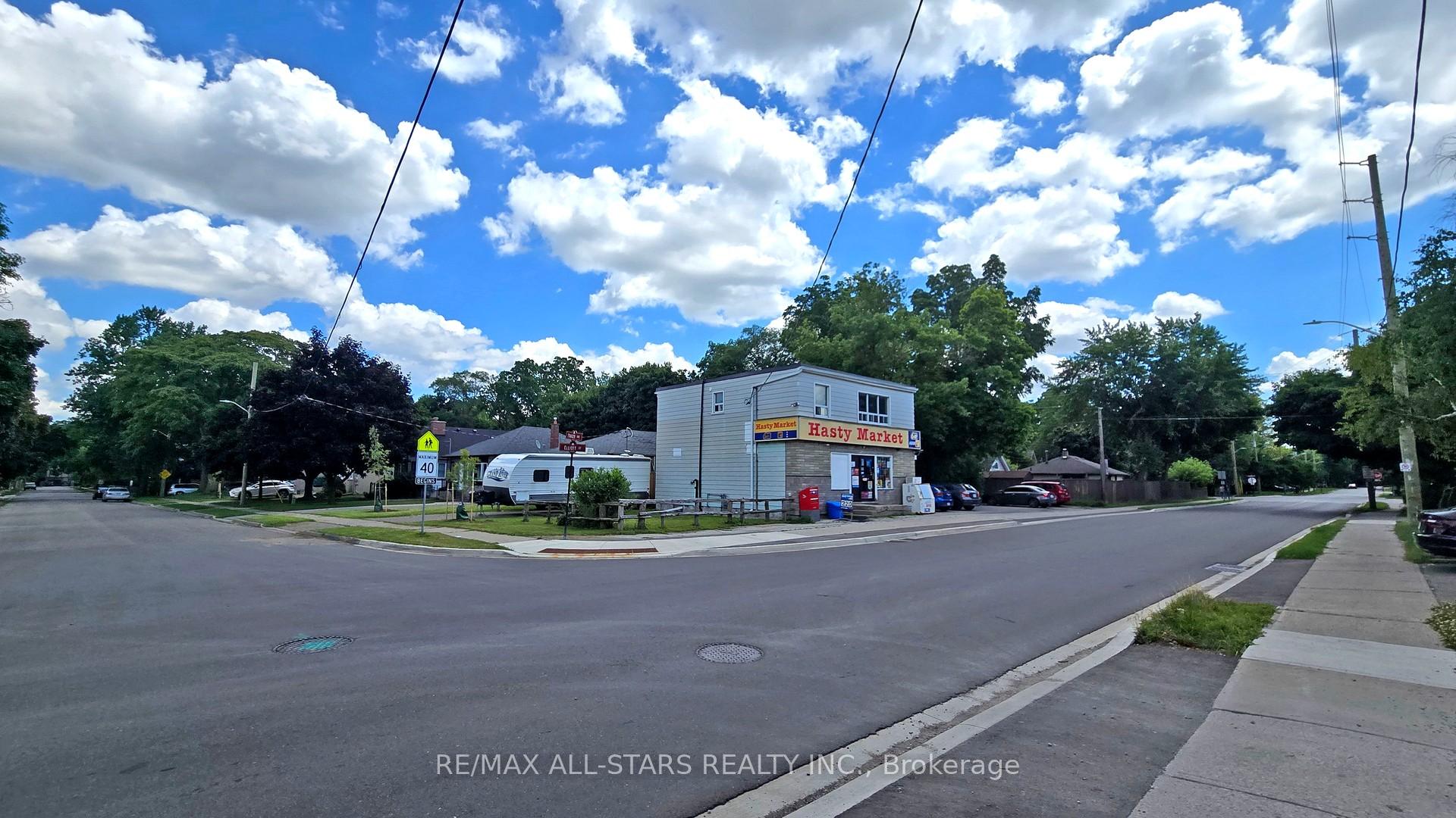 Photo 3 of 88 Elliott Street, Brampton, Downtown Brampton — HOMEH