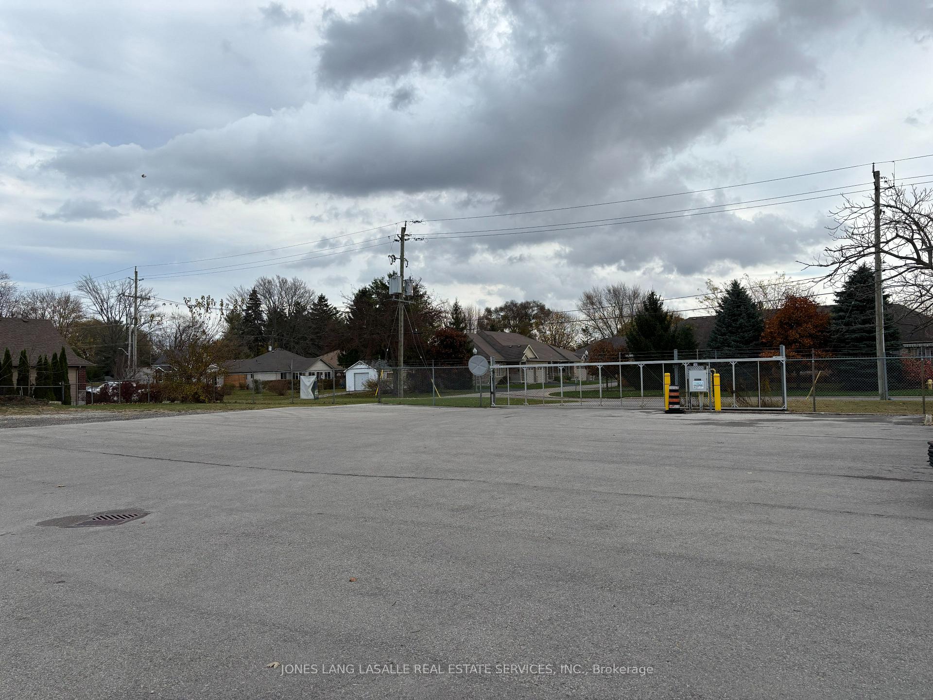 Photo 5 of 1202 Pine Street, Haldimand, Dunnville — HOMEH