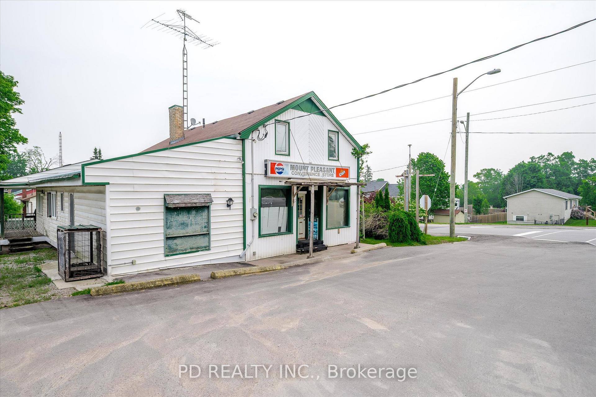 Photo 3 of 2449 Queen Mary Street, Cavan Monaghan, Cavan Twp — HOMEH