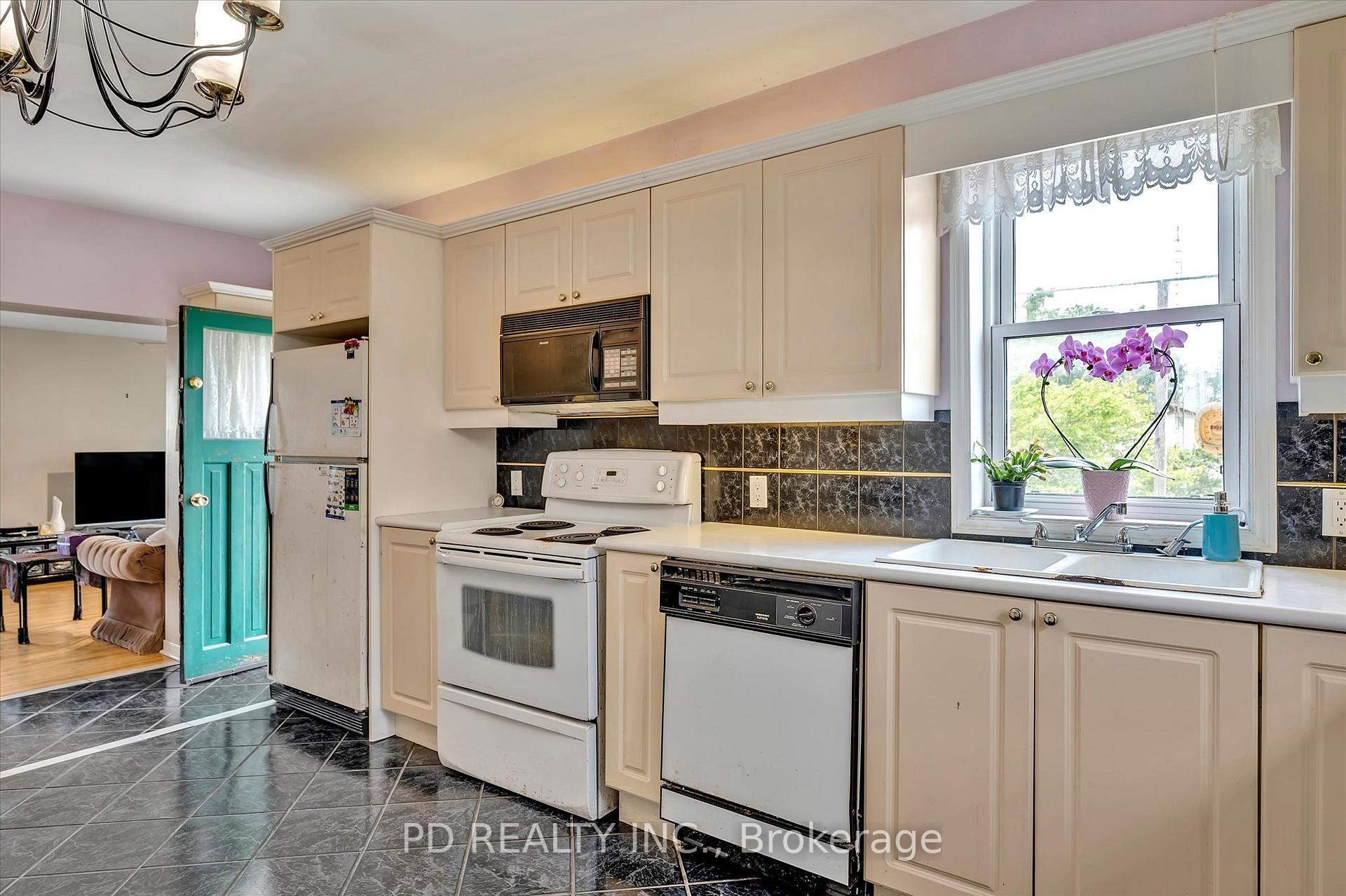 Photo 24 of 2449 Queen Mary Street, Cavan Monaghan, Cavan Twp — HOMEH