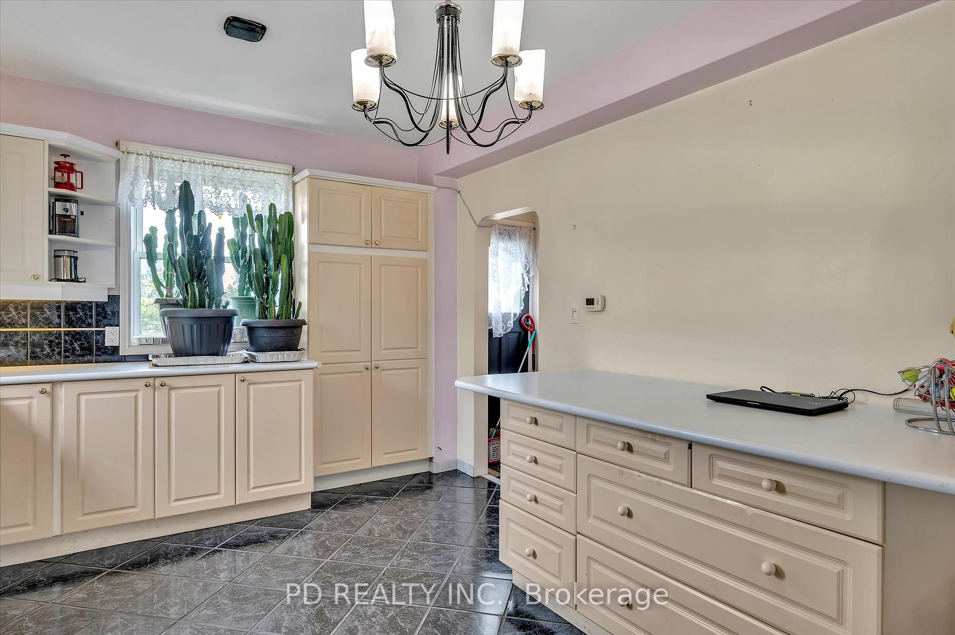 Photo 26 of 2449 Queen Mary Street, Cavan Monaghan, Cavan Twp — HOMEH
