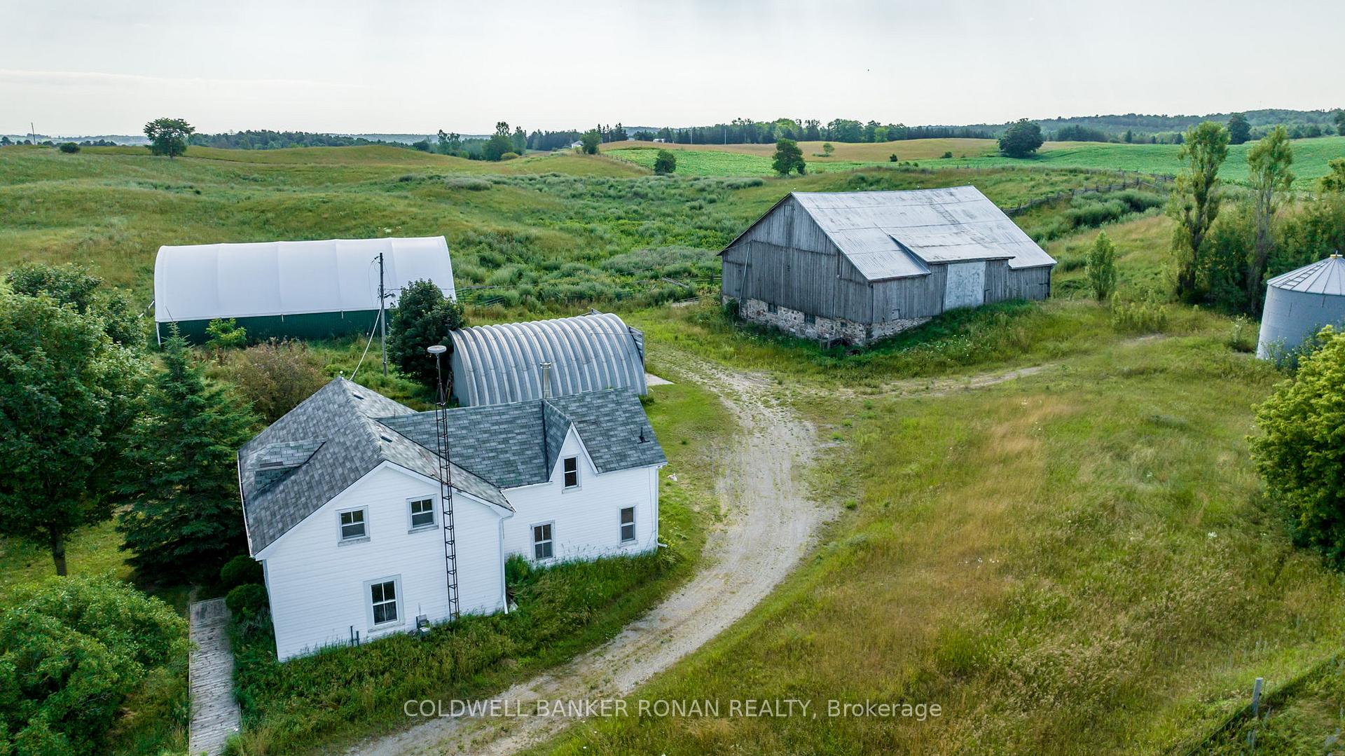 Photo 10 of 486356 30 Side Road Side Road, Mono, Rural Mono — HOMEH