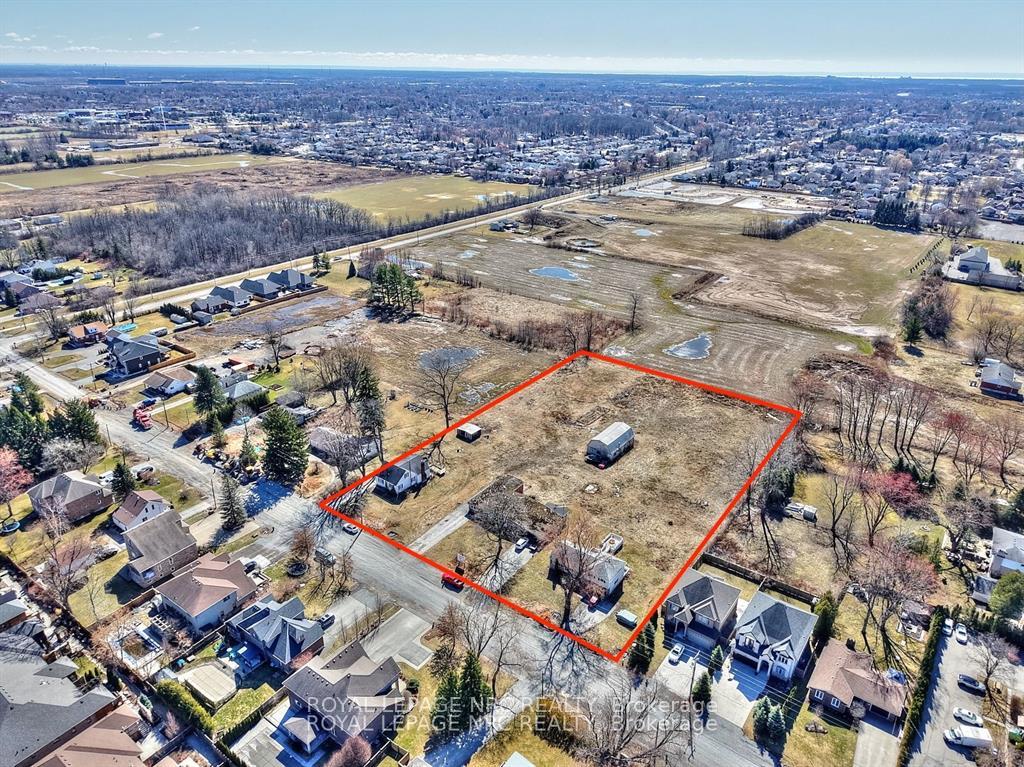 Photo 3 of 743 Quaker Road, Pelham, Fonthill — HOMEH