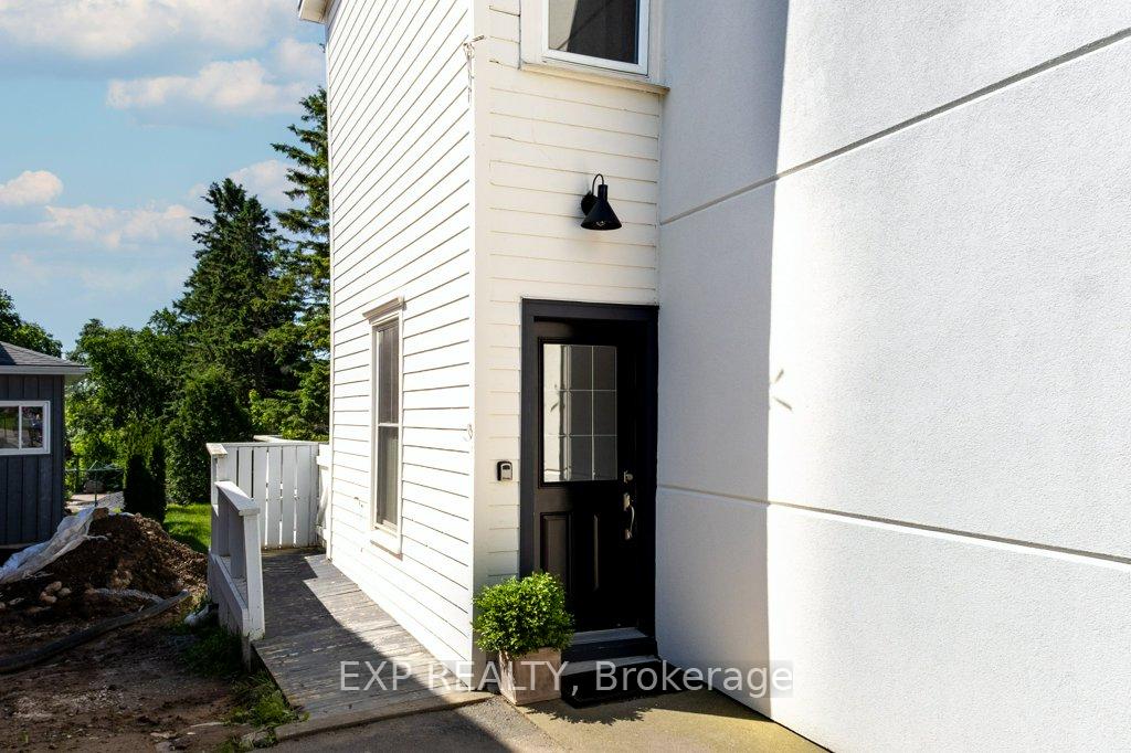 Photo 21 of 297 Main Street, Prince Edward County, Bloomfield — HOMEH