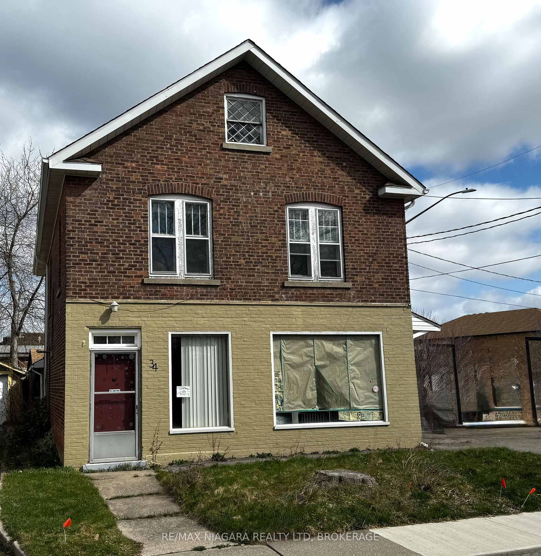 Photo 2 of 34 Avenue Place, Welland, Welland Downtown — HOMEH