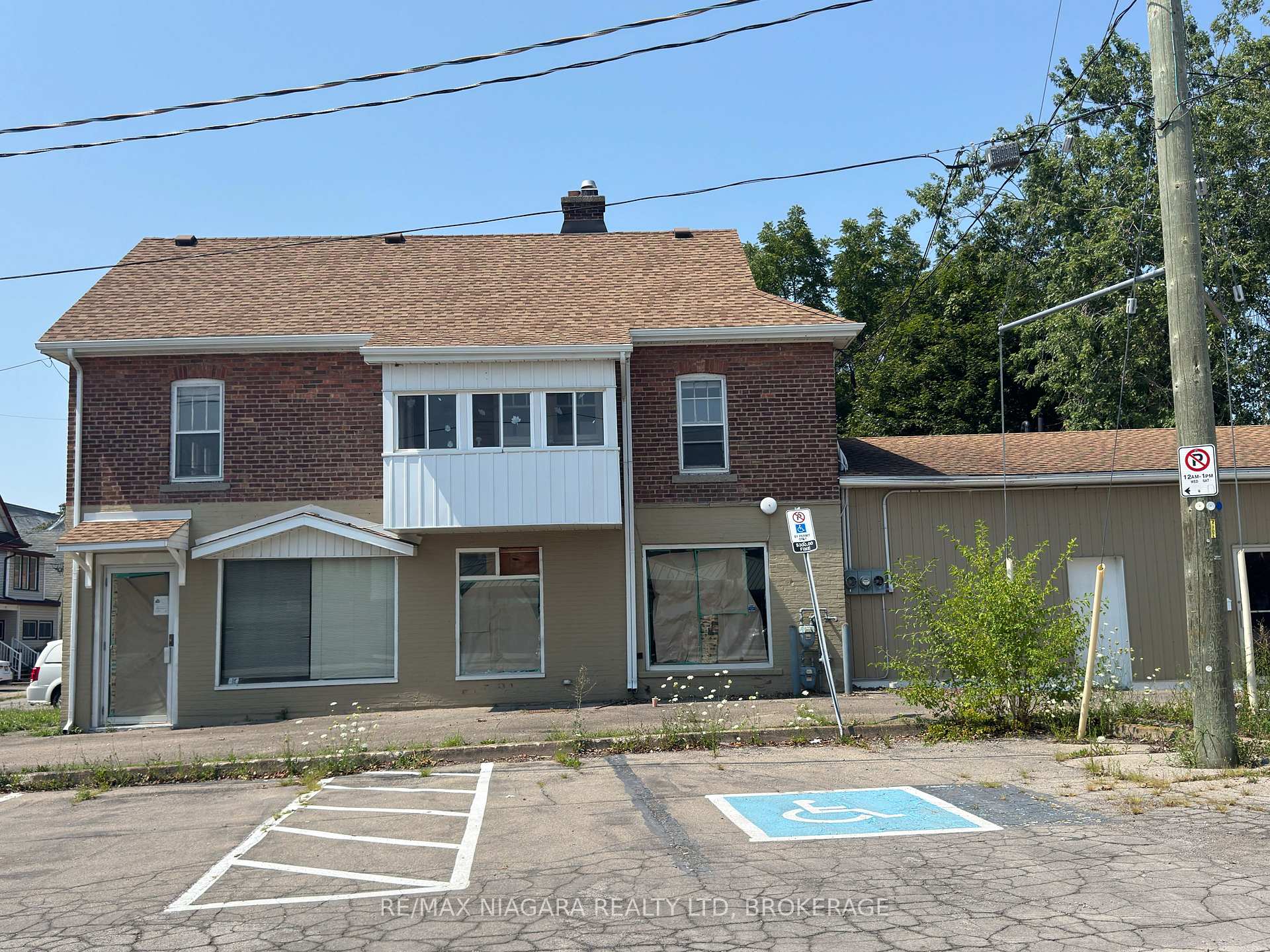Photo 3 of 34 Avenue Place, Welland, Welland Downtown — HOMEH