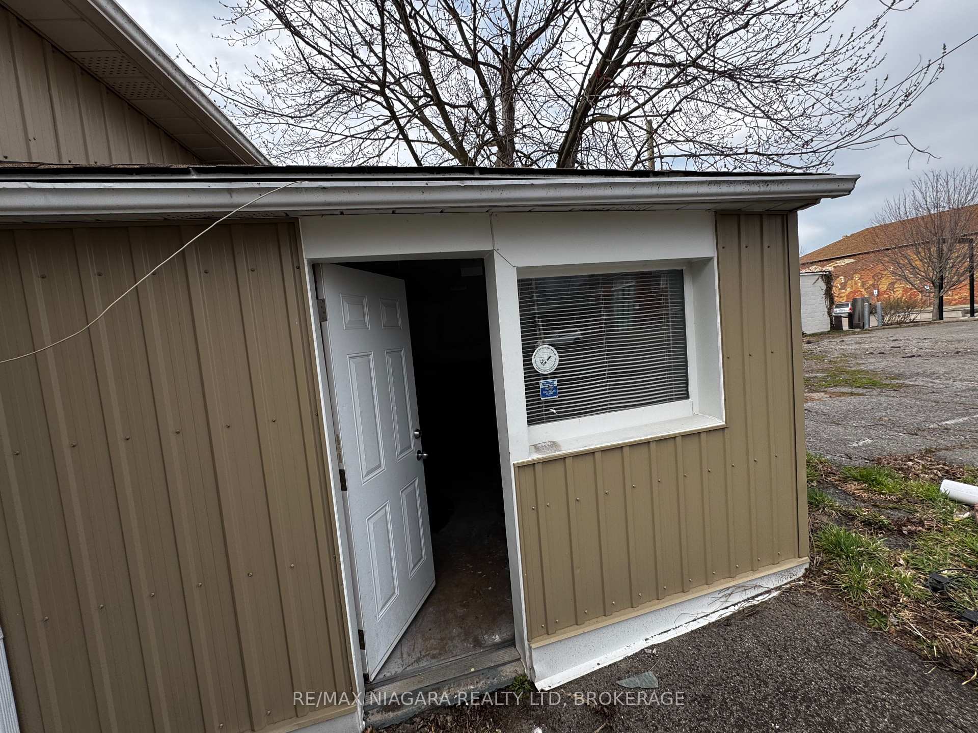 Photo 5 of 34 Avenue Place, Welland, Welland Downtown — HOMEH