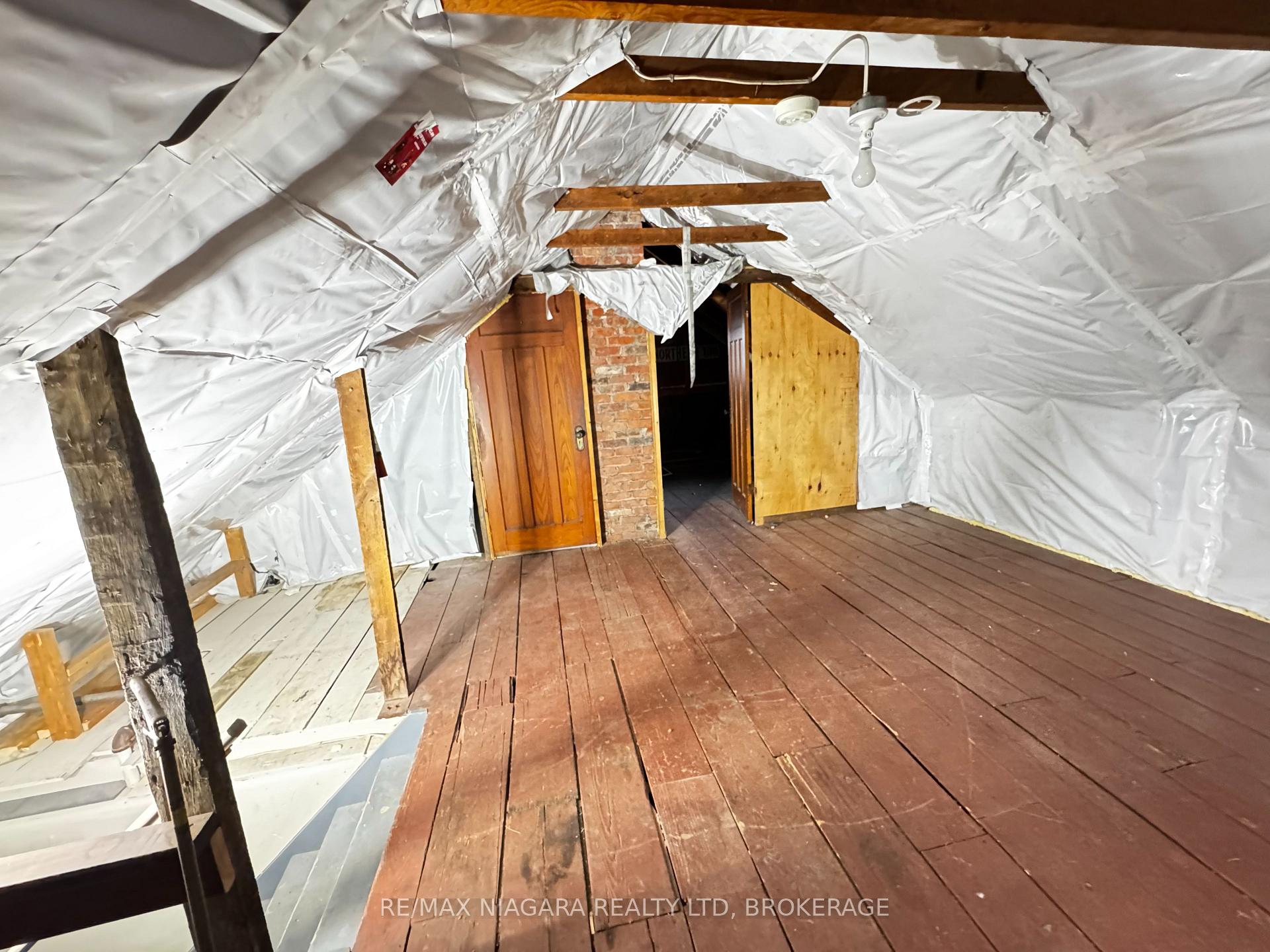 Photo 20 of 34 Avenue Place, Welland, Welland Downtown — HOMEH