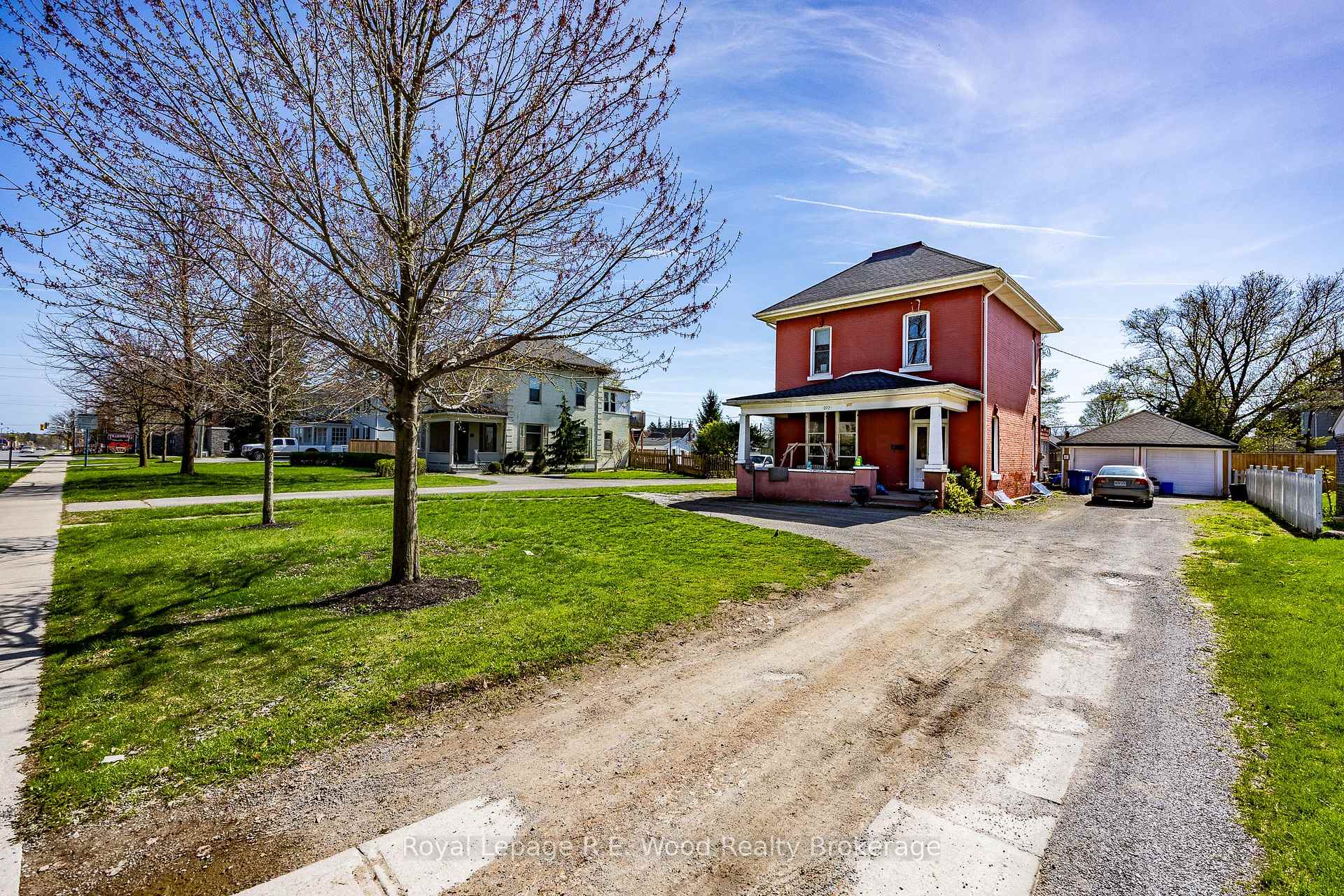 Photo 3 of 267-273 Broadway, Tillsonburg — HOMEH