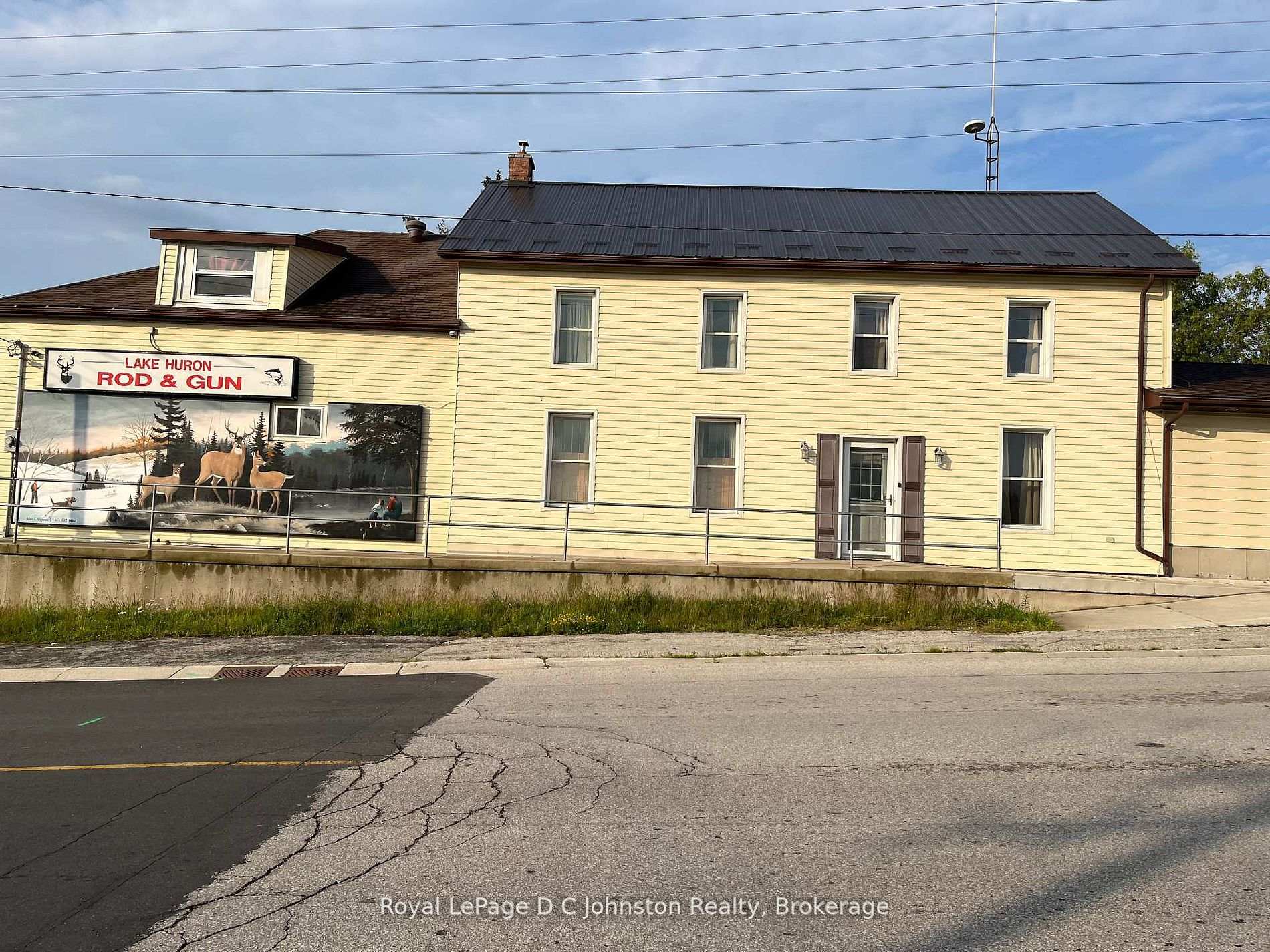 Photo 5 of 3643 21 Highway, Kincardine — HOMEH