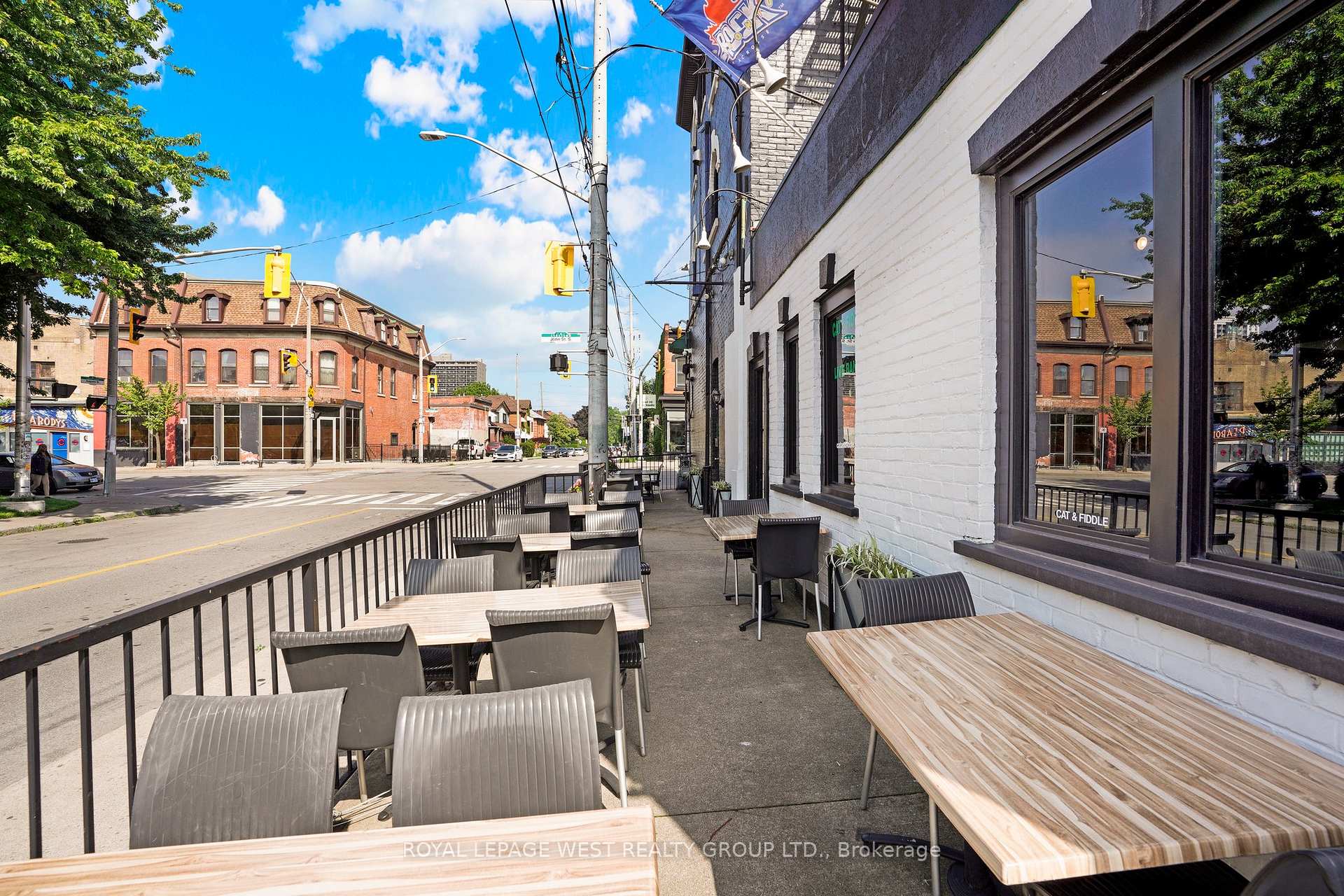Photo 4 of 174 John Street S, Hamilton, Corktown — HOMEH