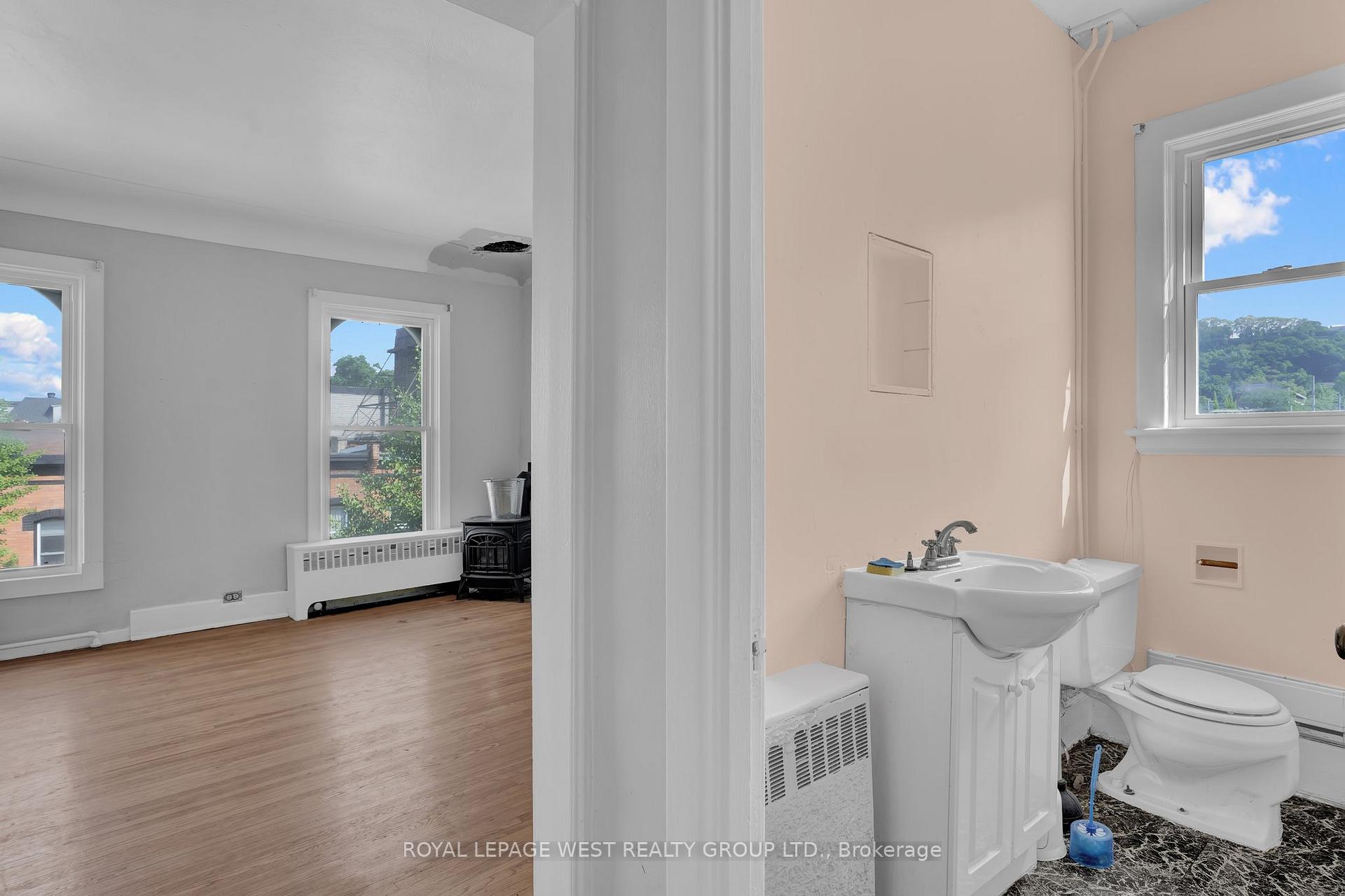 Photo 13 of 174 John Street S, Hamilton, Corktown — HOMEH
