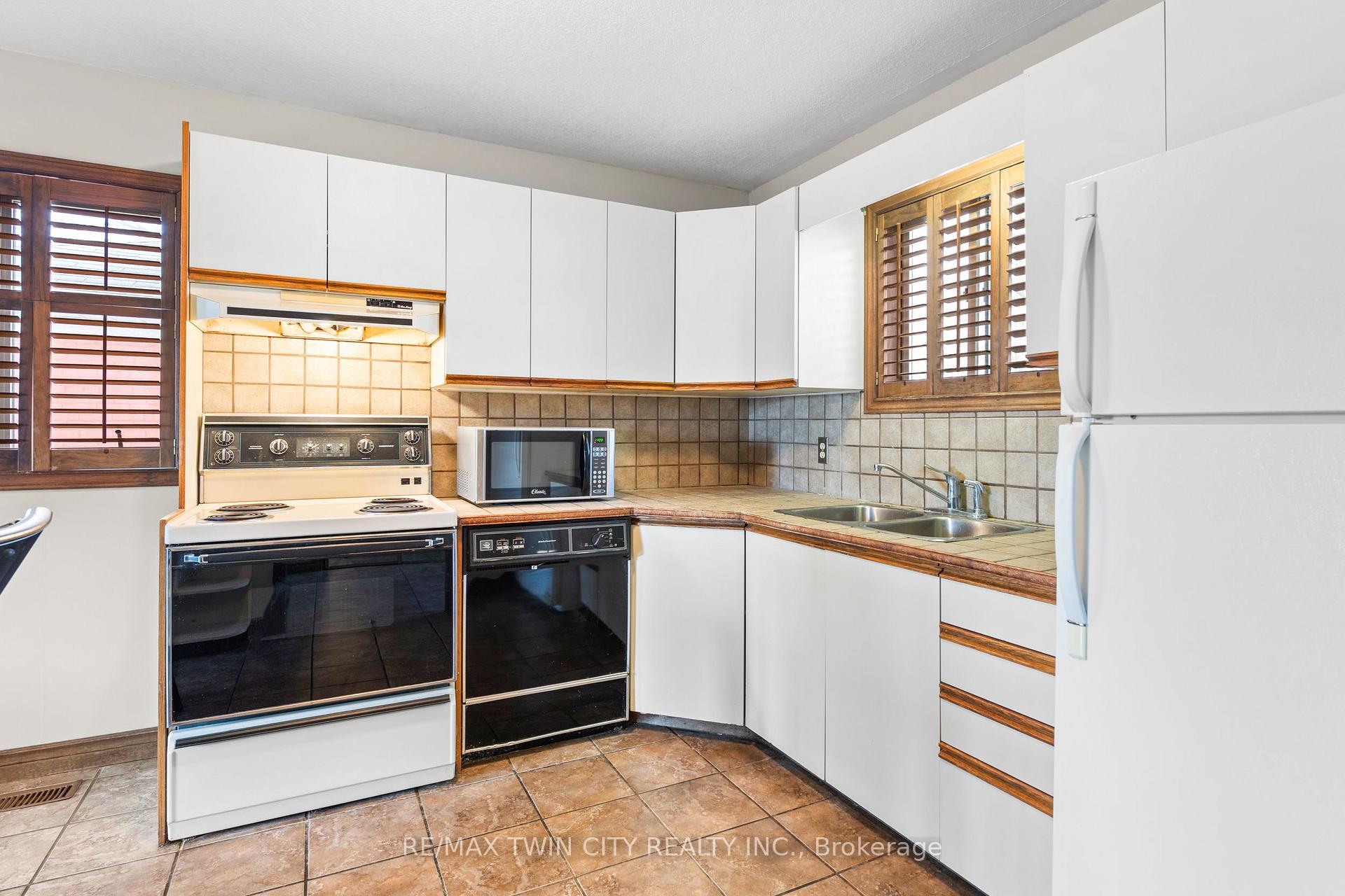 Photo 23 of 10 Glebe Street E, Cambridge — HOMEH