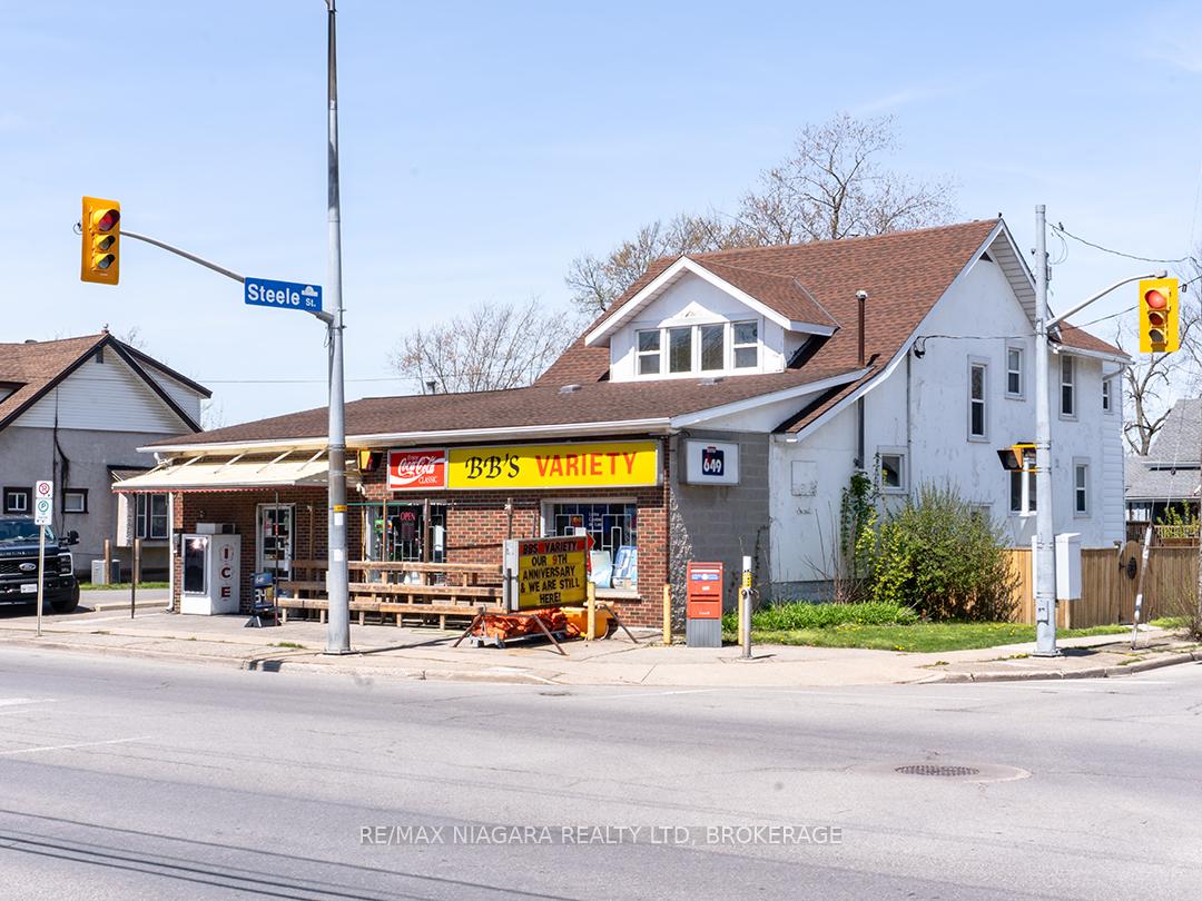 Photo of 481 Main Street W