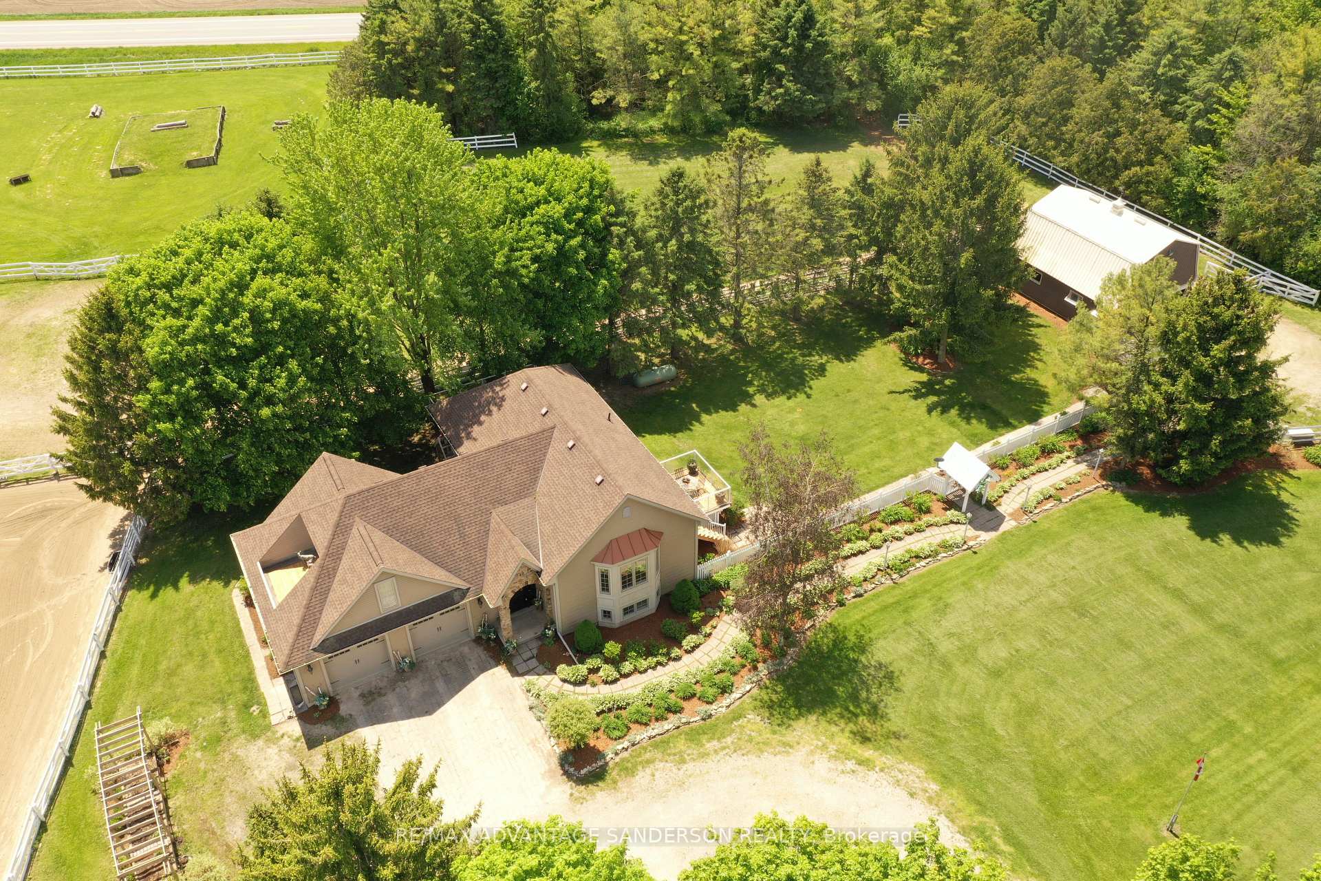 Photo 5 of 4099 McIntosh Drive, North Middlesex, Parkhill — HOMEH