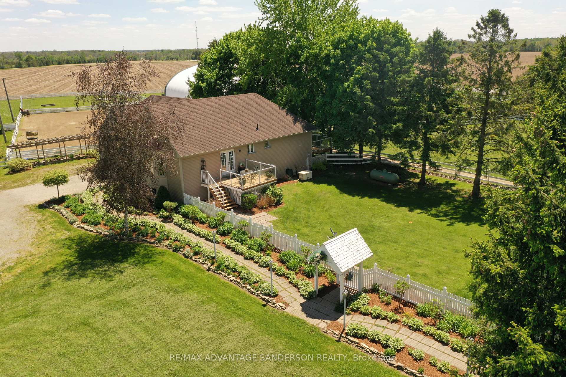 Photo 11 of 4099 McIntosh Drive, North Middlesex, Parkhill — HOMEH