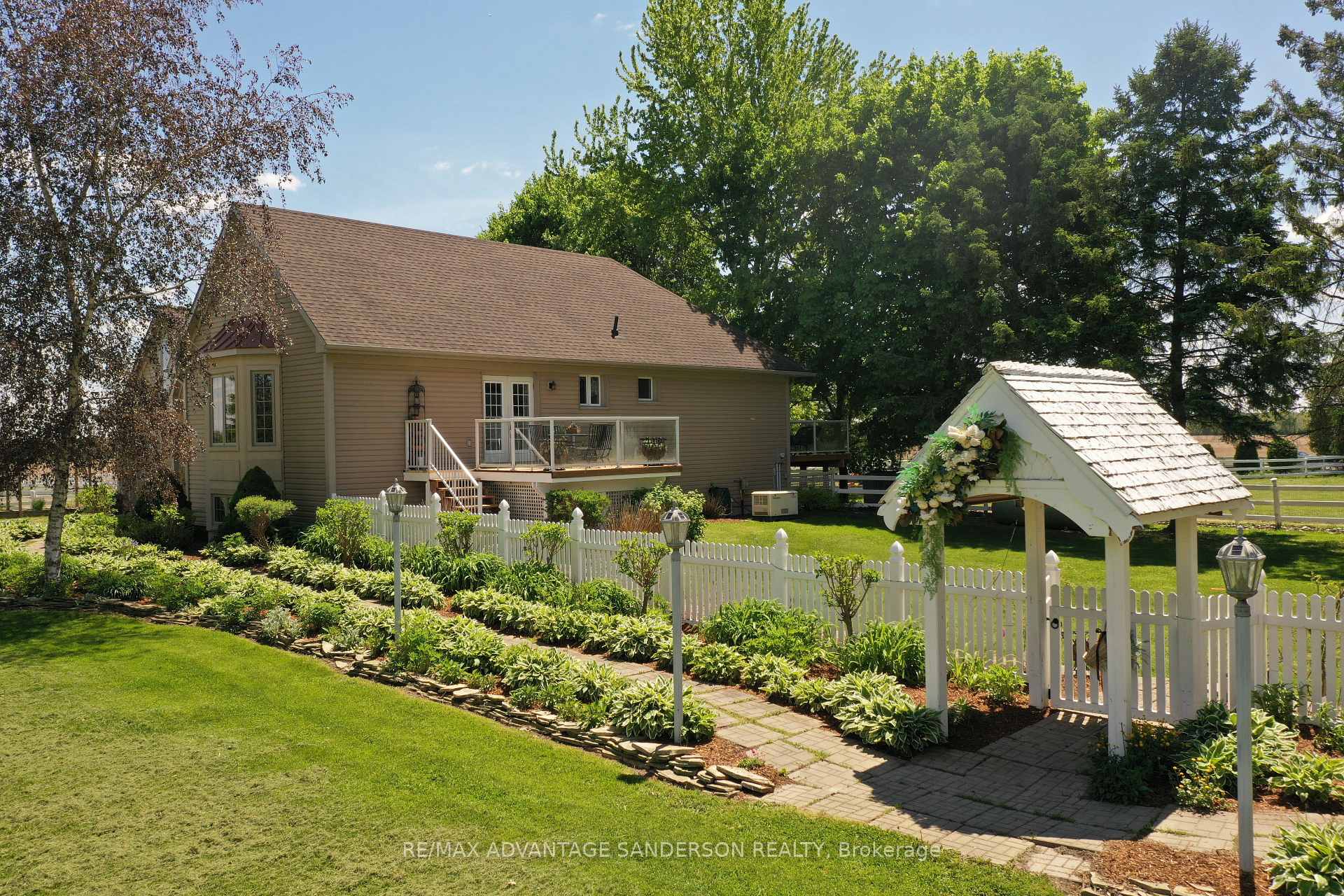 Photo 17 of 4099 McIntosh Drive, North Middlesex, Parkhill — HOMEH