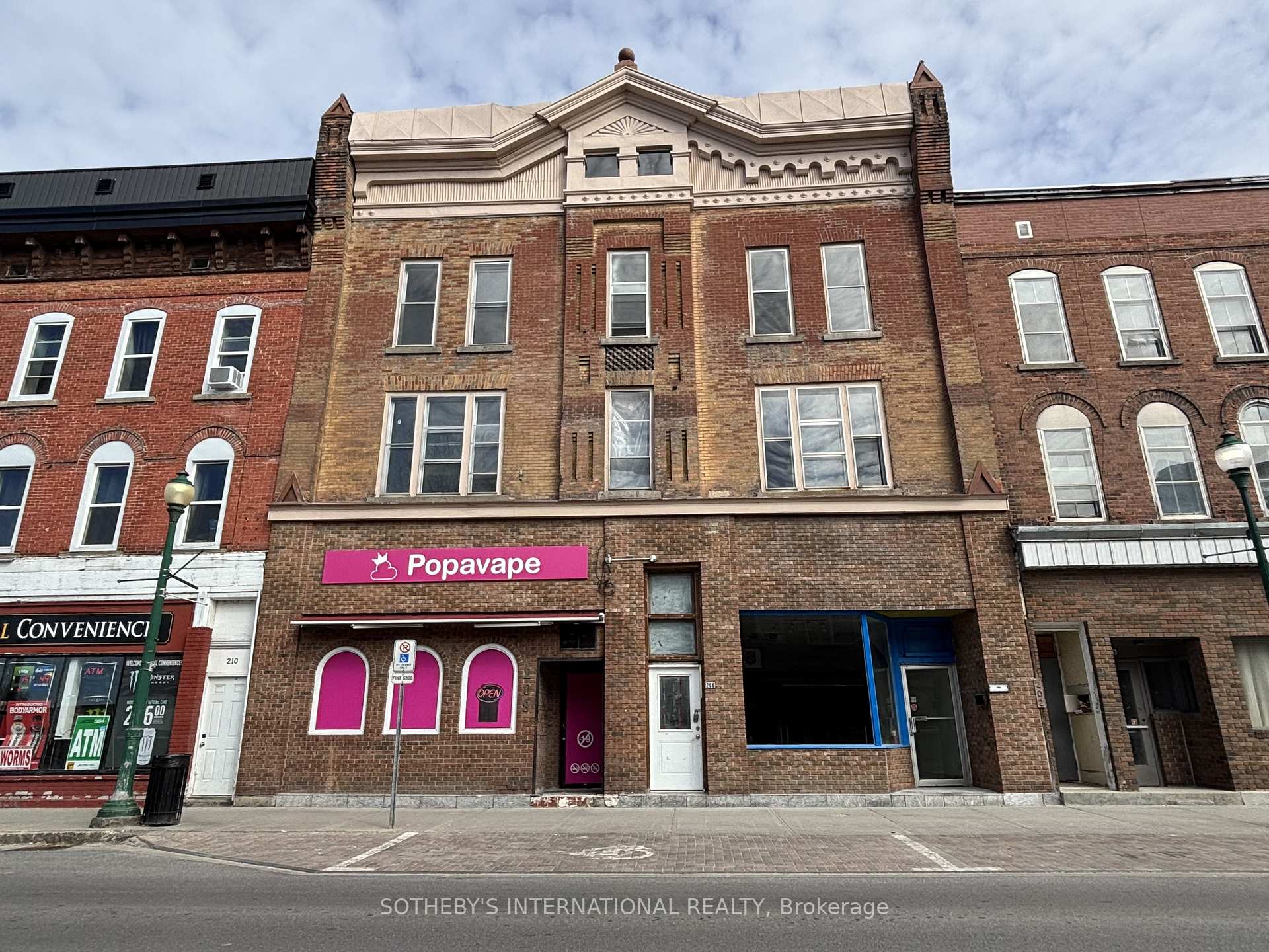 Photo of 204-208 King Street W